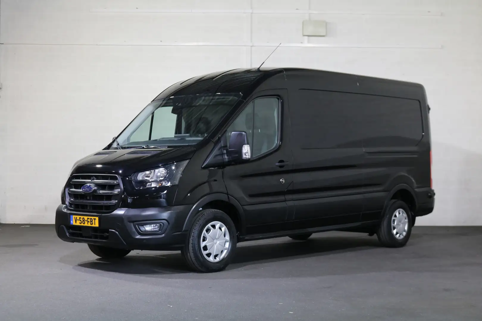 Ford Transit 2.0 TDci L3 H2 Trend Airco Navigatie Camera Bott V Zwart - 1