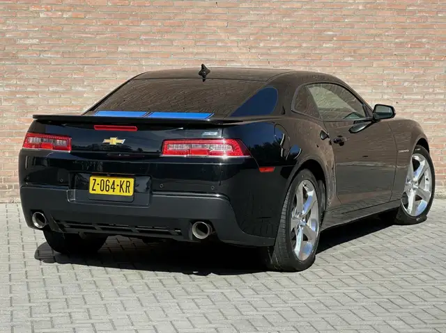 Chevrolet Camaro view 4