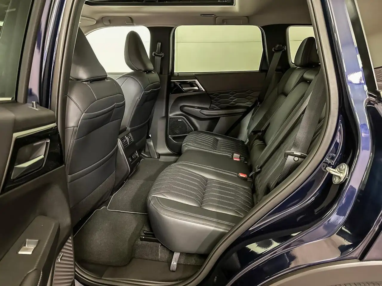 Mitsubishi Outlander снимка Mitsubishi Outlander