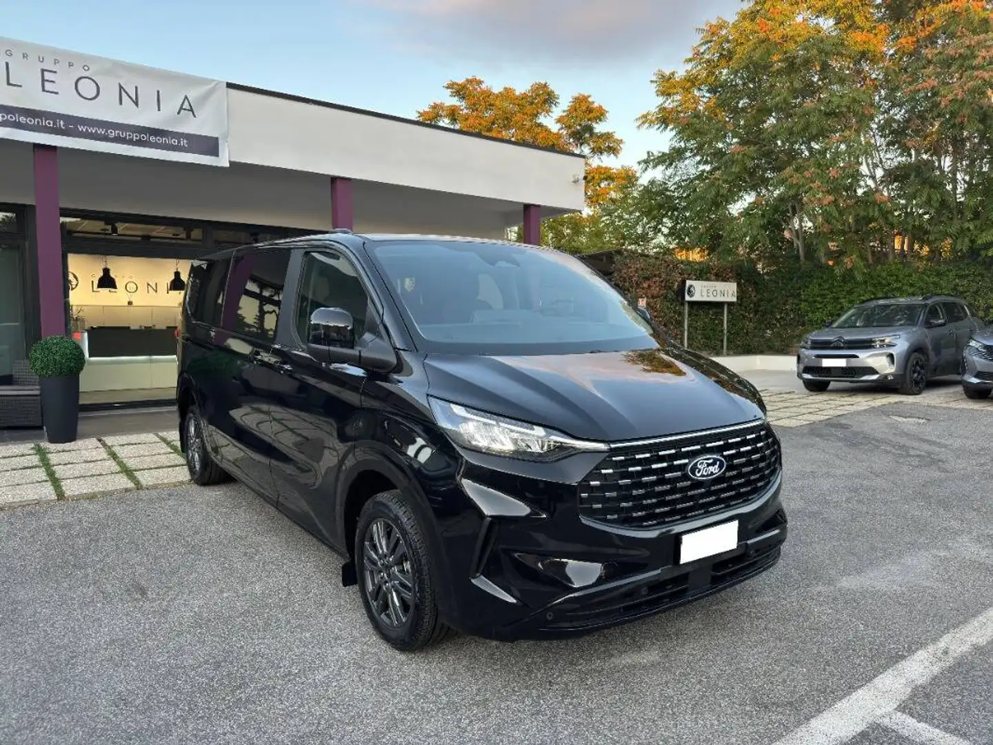 Ford Tourneo Custom V710 320 2.0 ecoblue 136cv Titanium L2H1 CHILOMETR Nero - 1