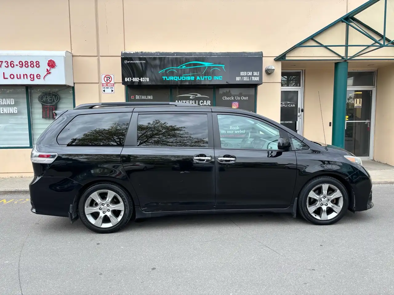 Toyota Sienna снимка Toyota Sienna