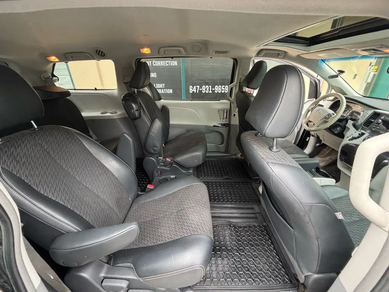 Toyota Sienna снимка Toyota Sienna