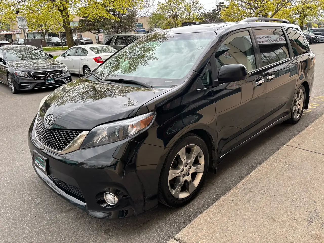 Toyota Sienna снимка Toyota Sienna