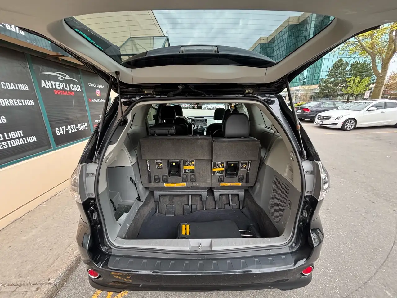 Toyota Sienna снимка Toyota Sienna