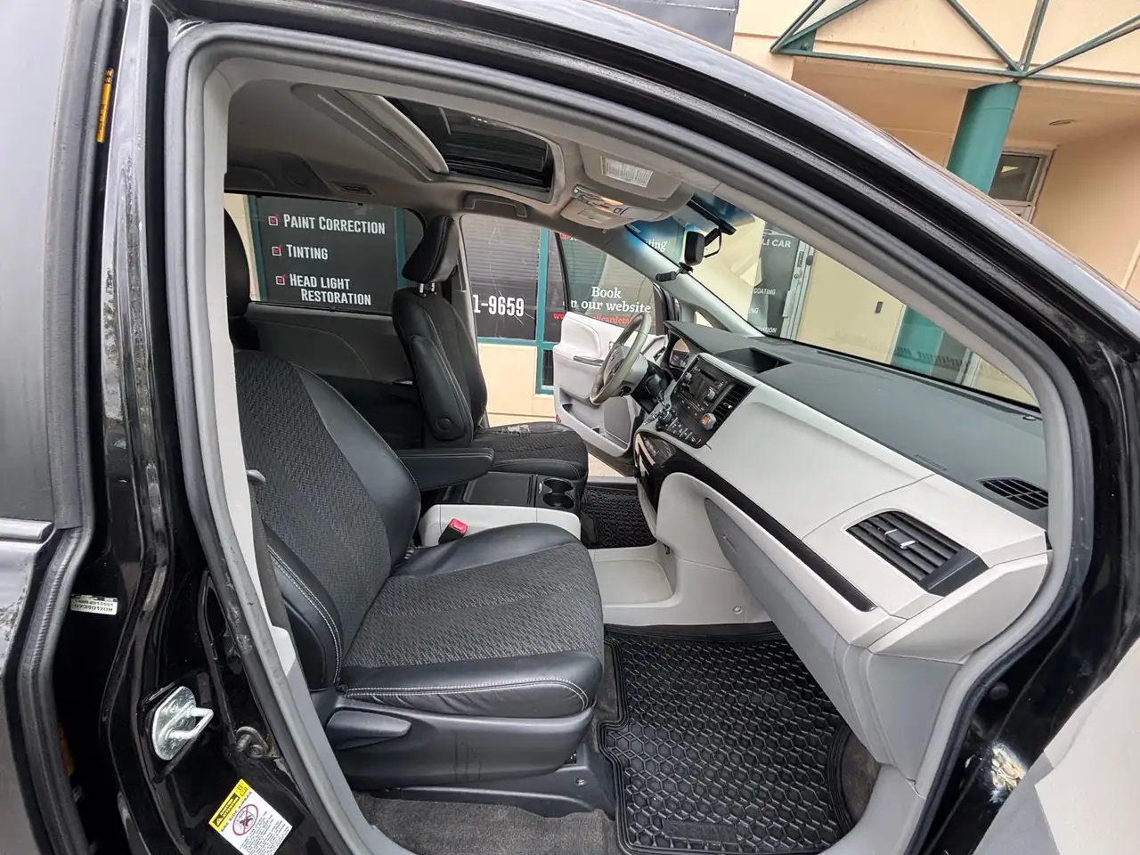 Toyota Sienna снимка Toyota Sienna