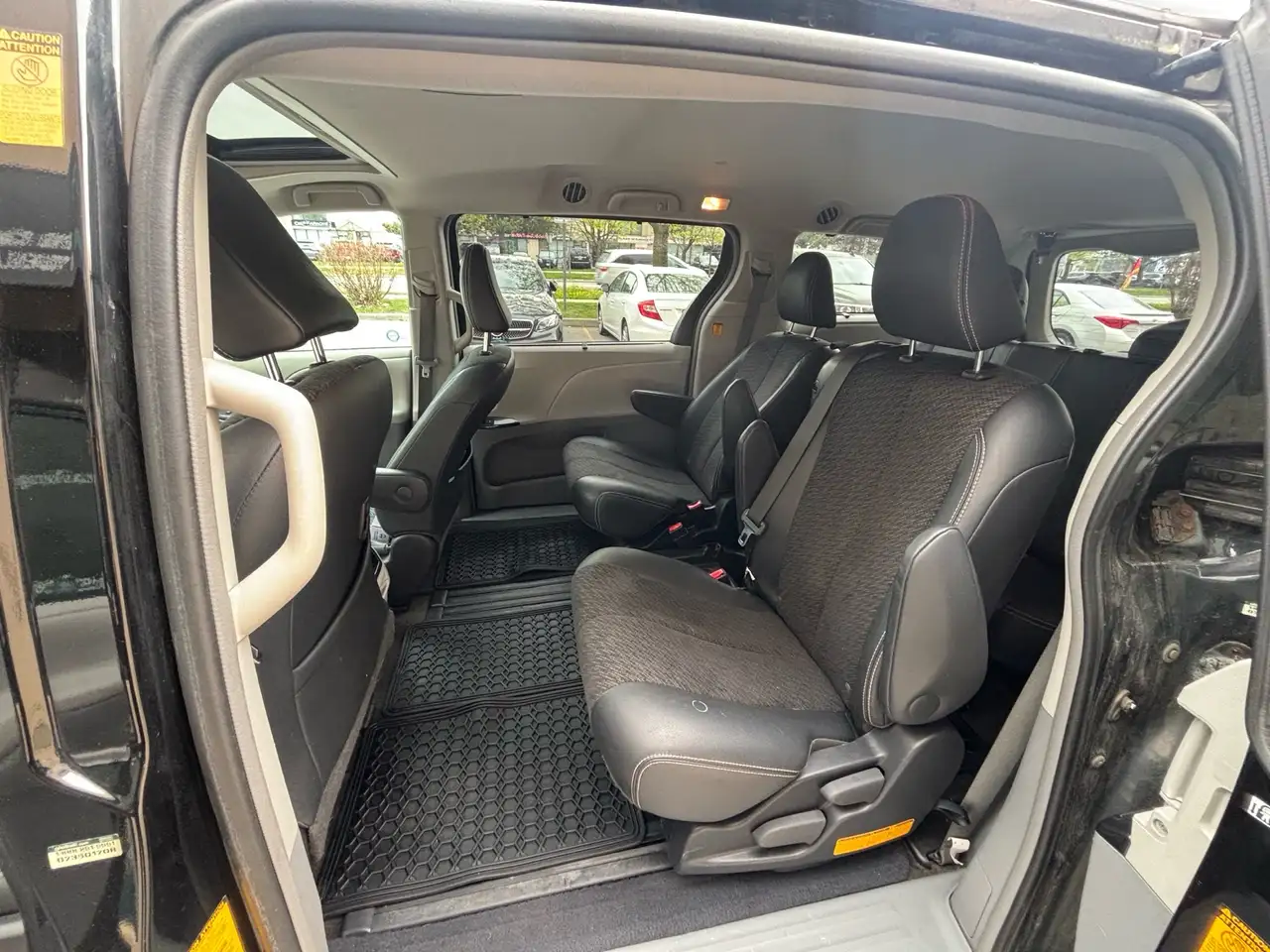 Toyota Sienna снимка Toyota Sienna