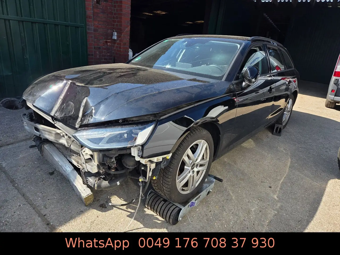 Audi A4 Avant 40 TFSI 2.0 TFSI Noir - 2