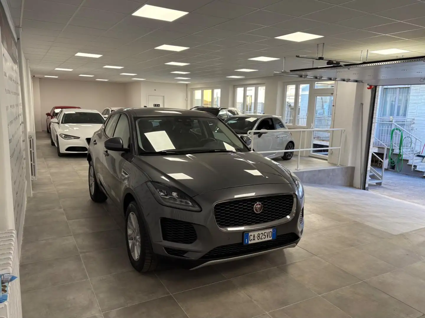 Jaguar E-Pace 2.0D 150 CV AWD aut. S Gris - 2