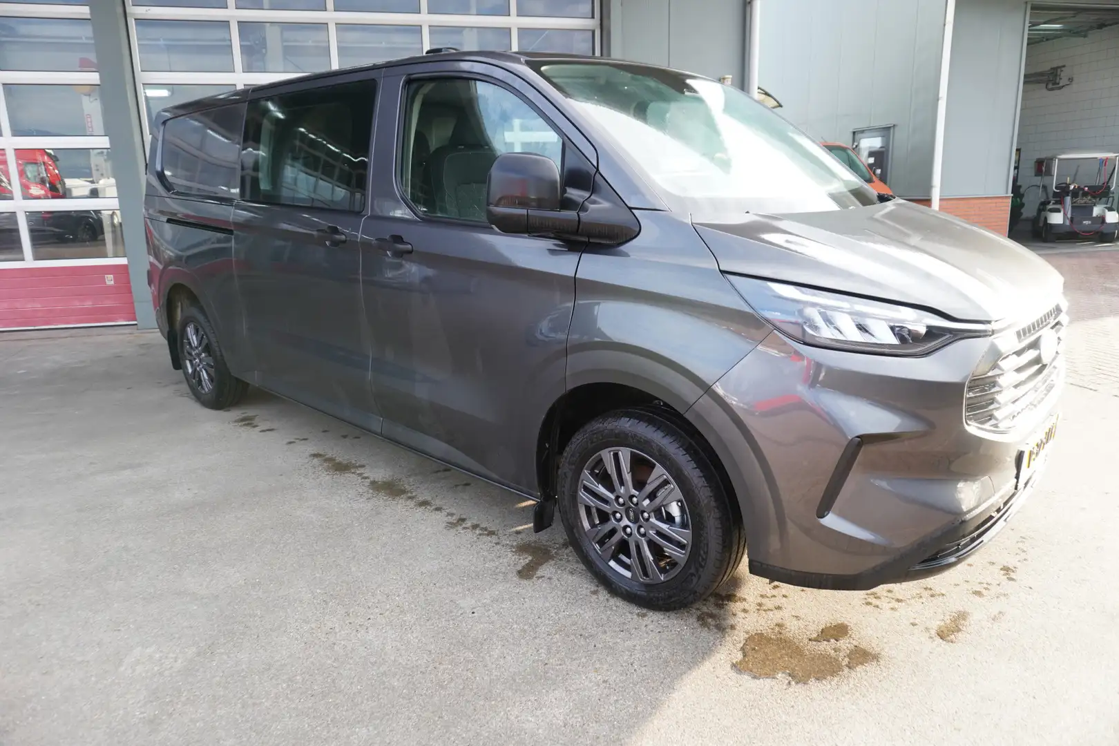 Ford Transit Custom 320L 2.0 TDCI 150PK L2H1 Trend Dubbelcabine Schuif Grijs - 2