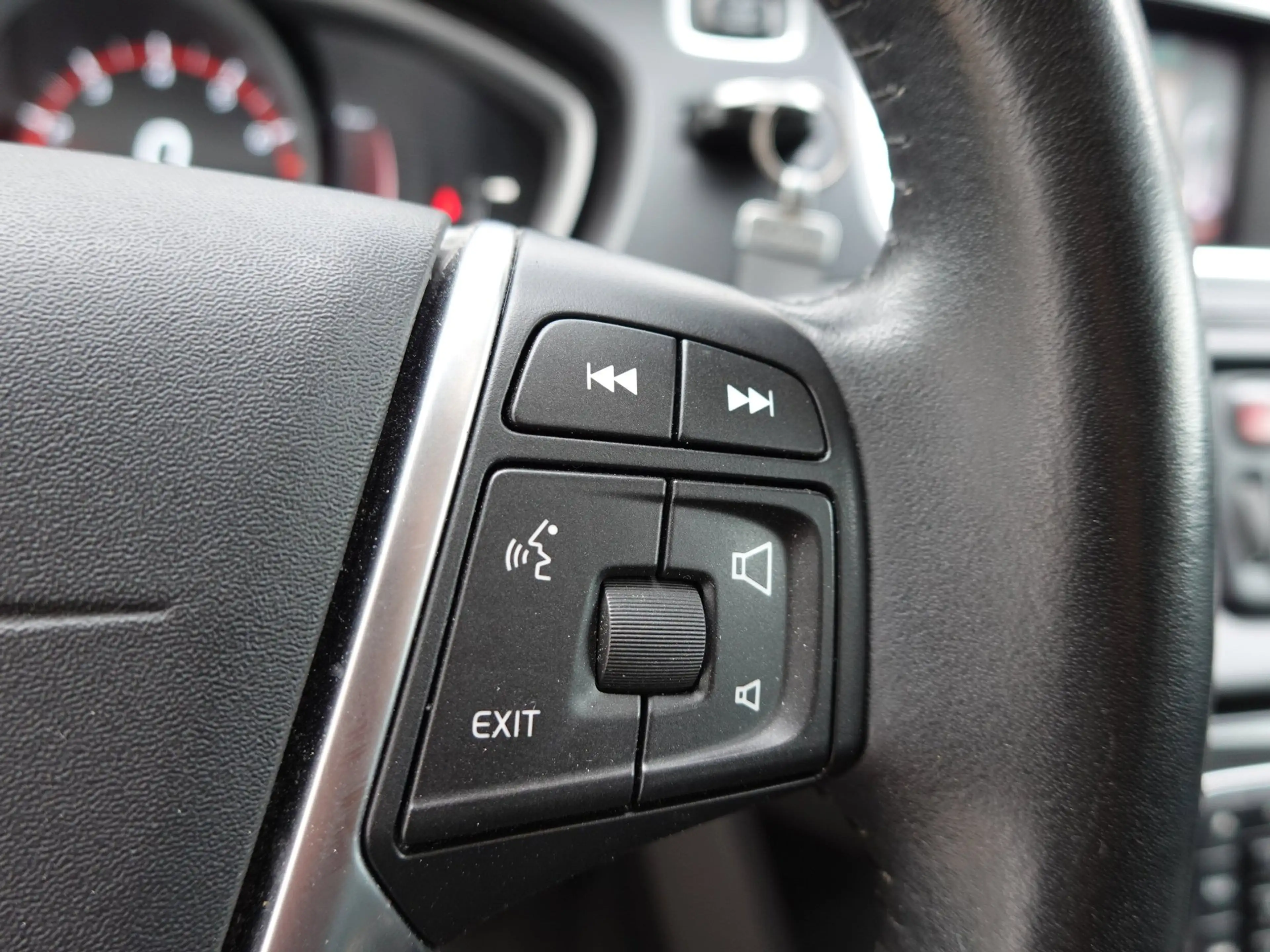 Volvo V40 Cross Country 1.5 T3 Dynamic Edition — photo 13