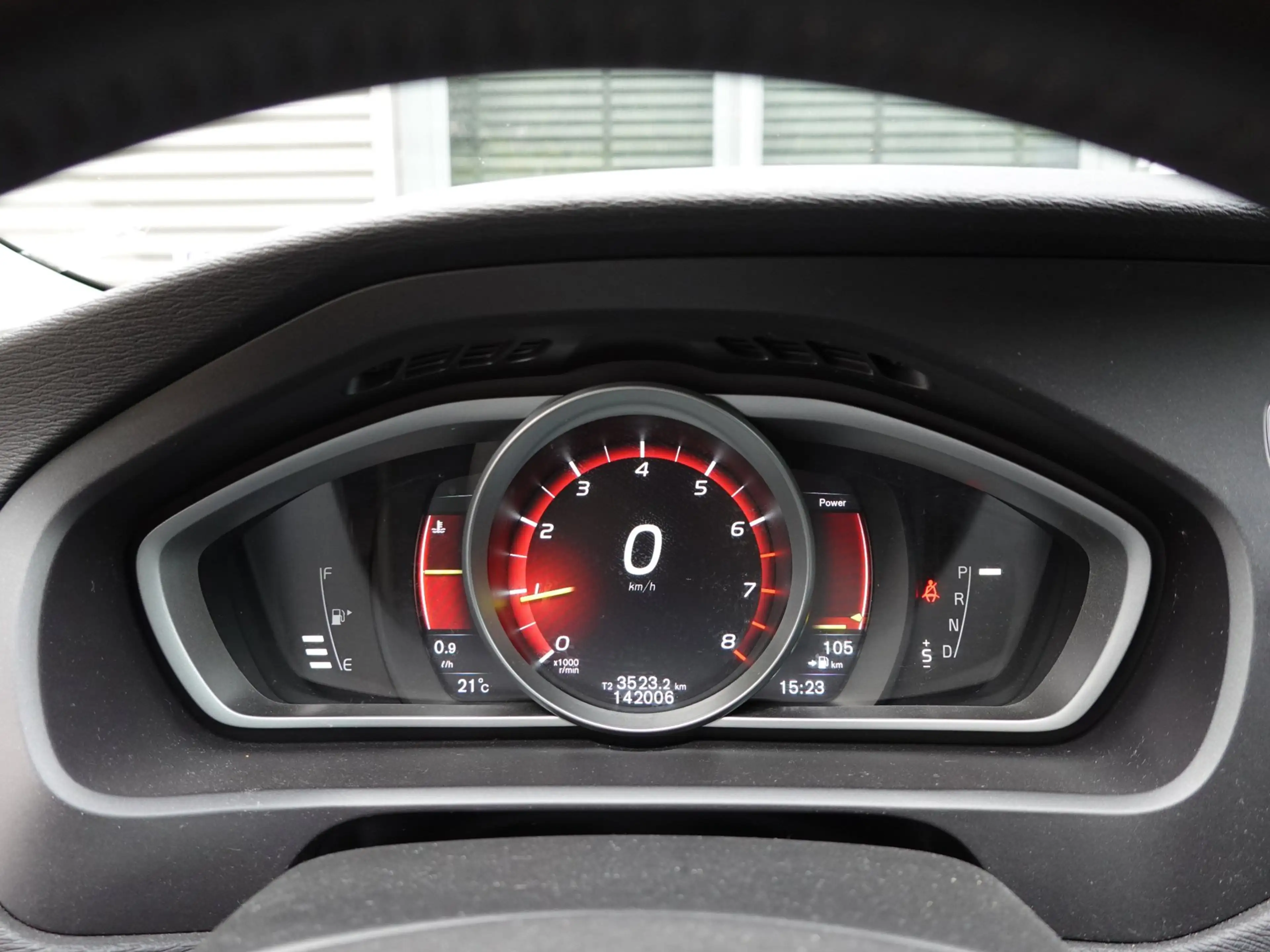 Volvo V40 Cross Country 1.5 T3 Dynamic Edition — photo 11