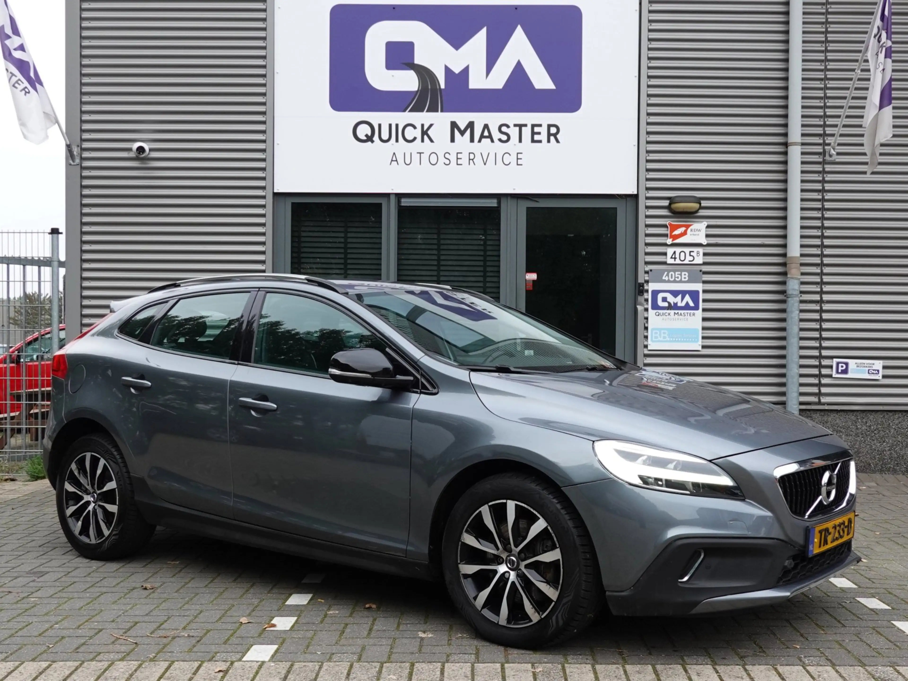 Volvo V40 Cross Country 1.5 T3 Dynamic Edition — photo 2