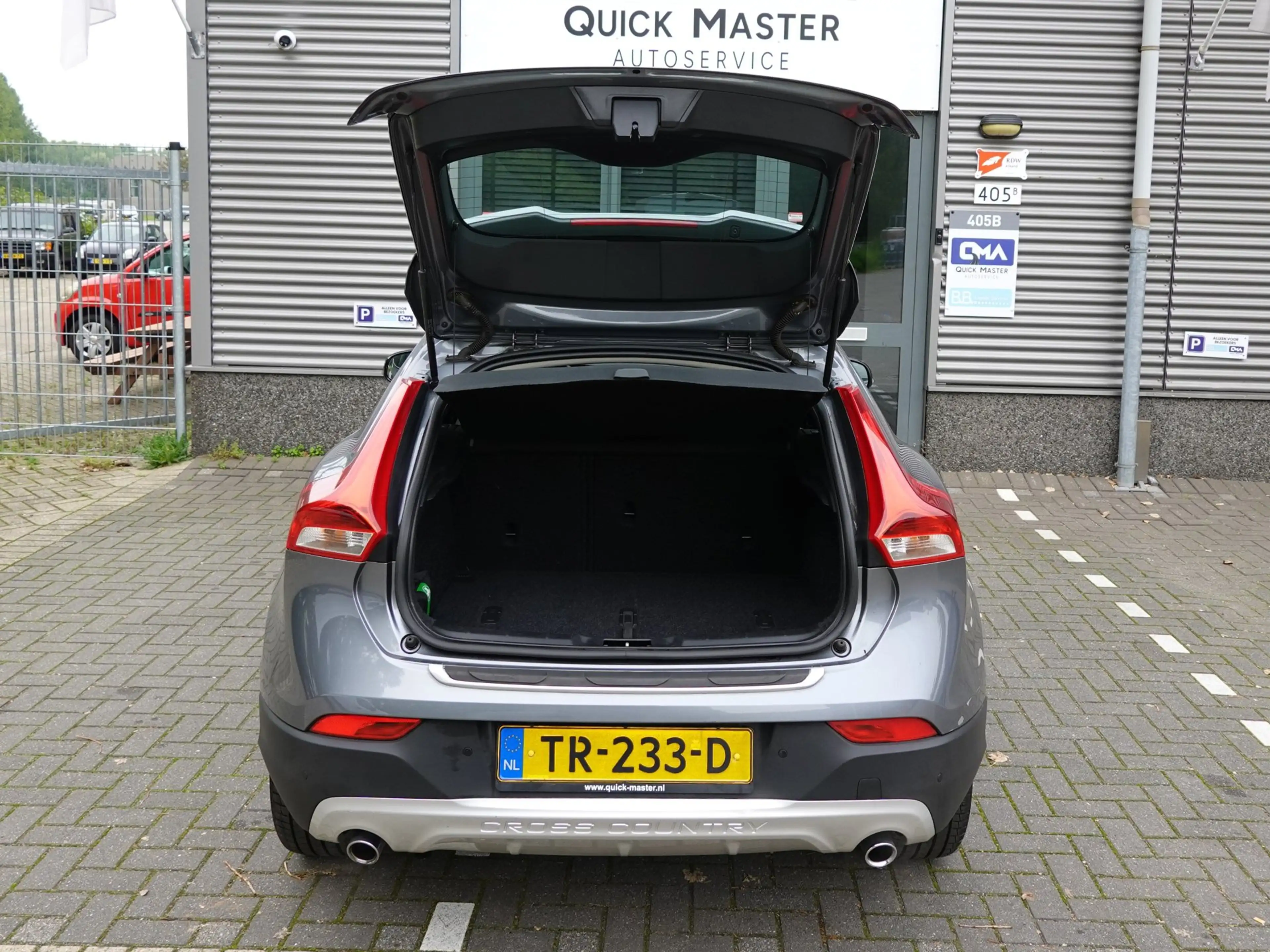Volvo V40 Cross Country 1.5 T3 Dynamic Edition — photo 8