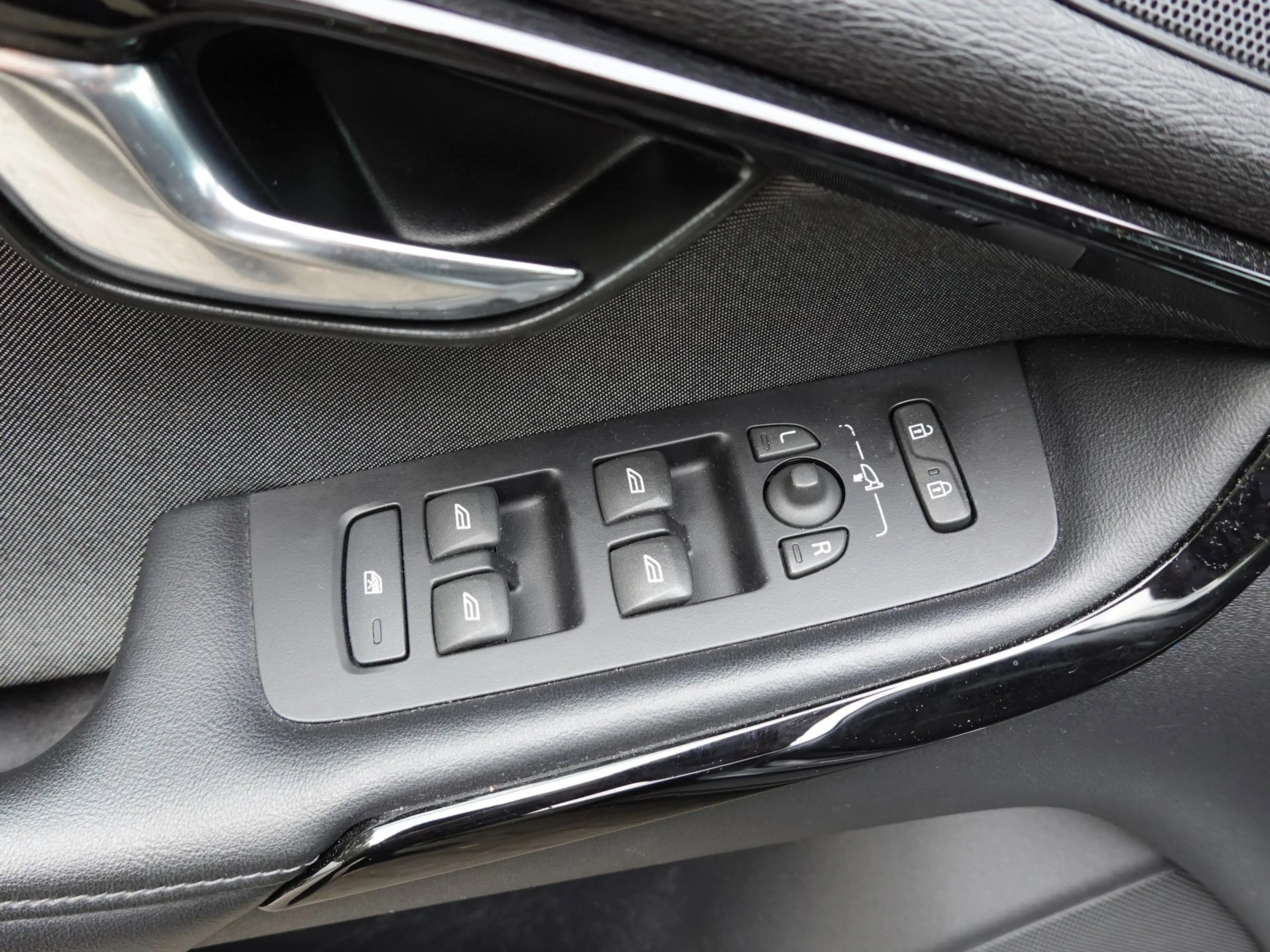 Volvo V40 Cross Country 1.5 T3 Dynamic Edition — photo 10