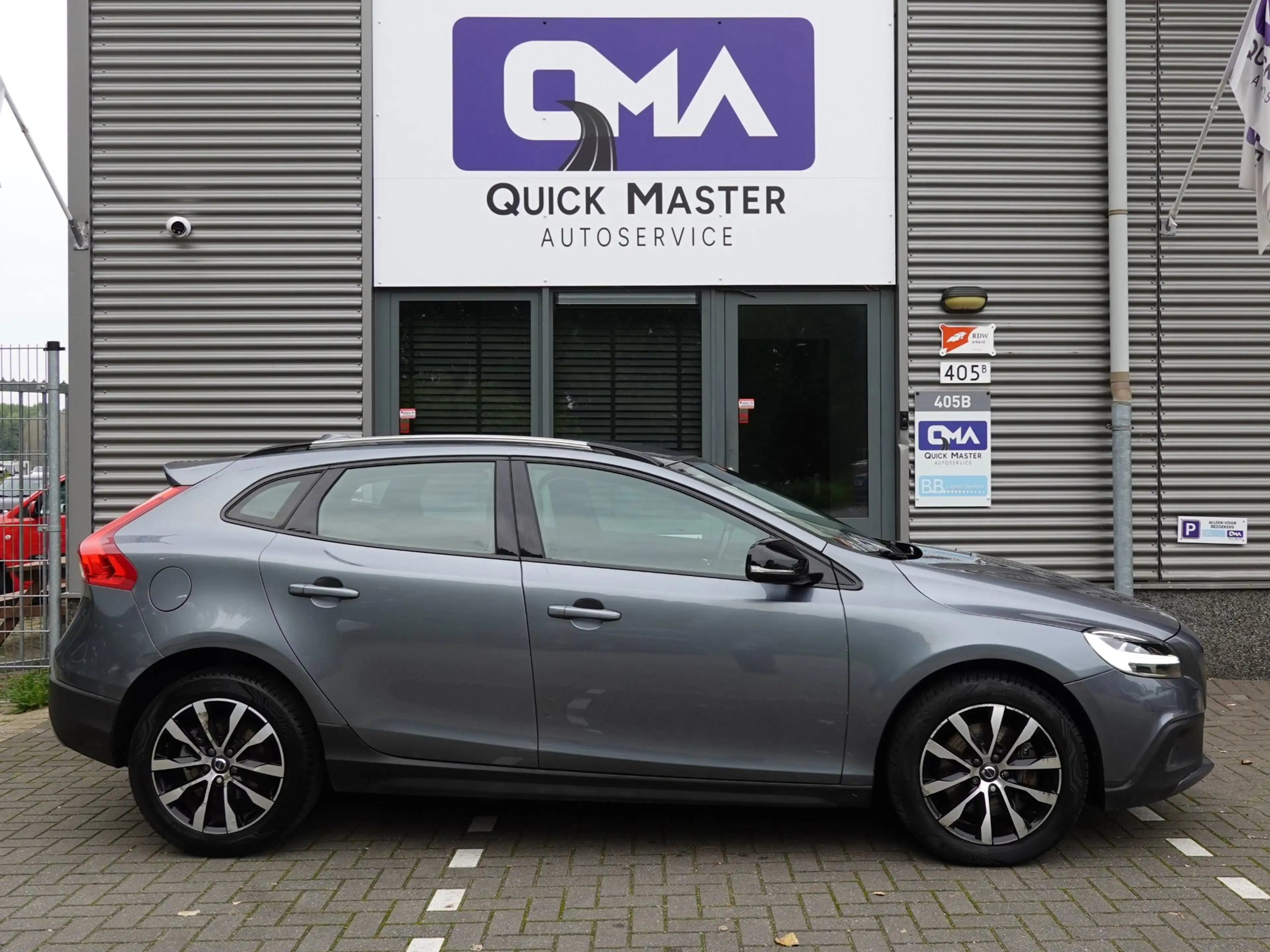 Volvo V40 Cross Country 1.5 T3 Dynamic Edition — photo 3