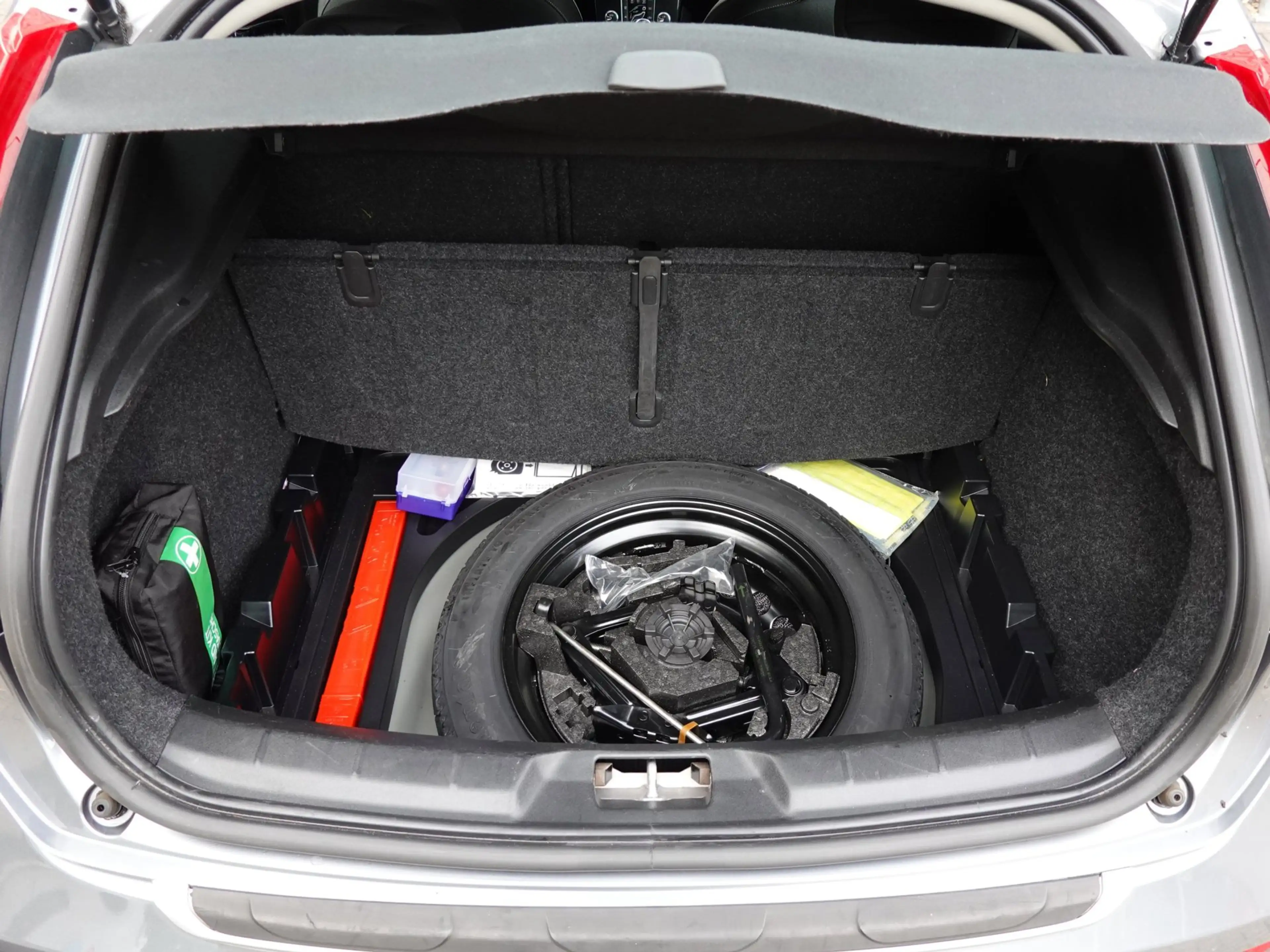 Volvo V40 Cross Country 1.5 T3 Dynamic Edition — photo 9
