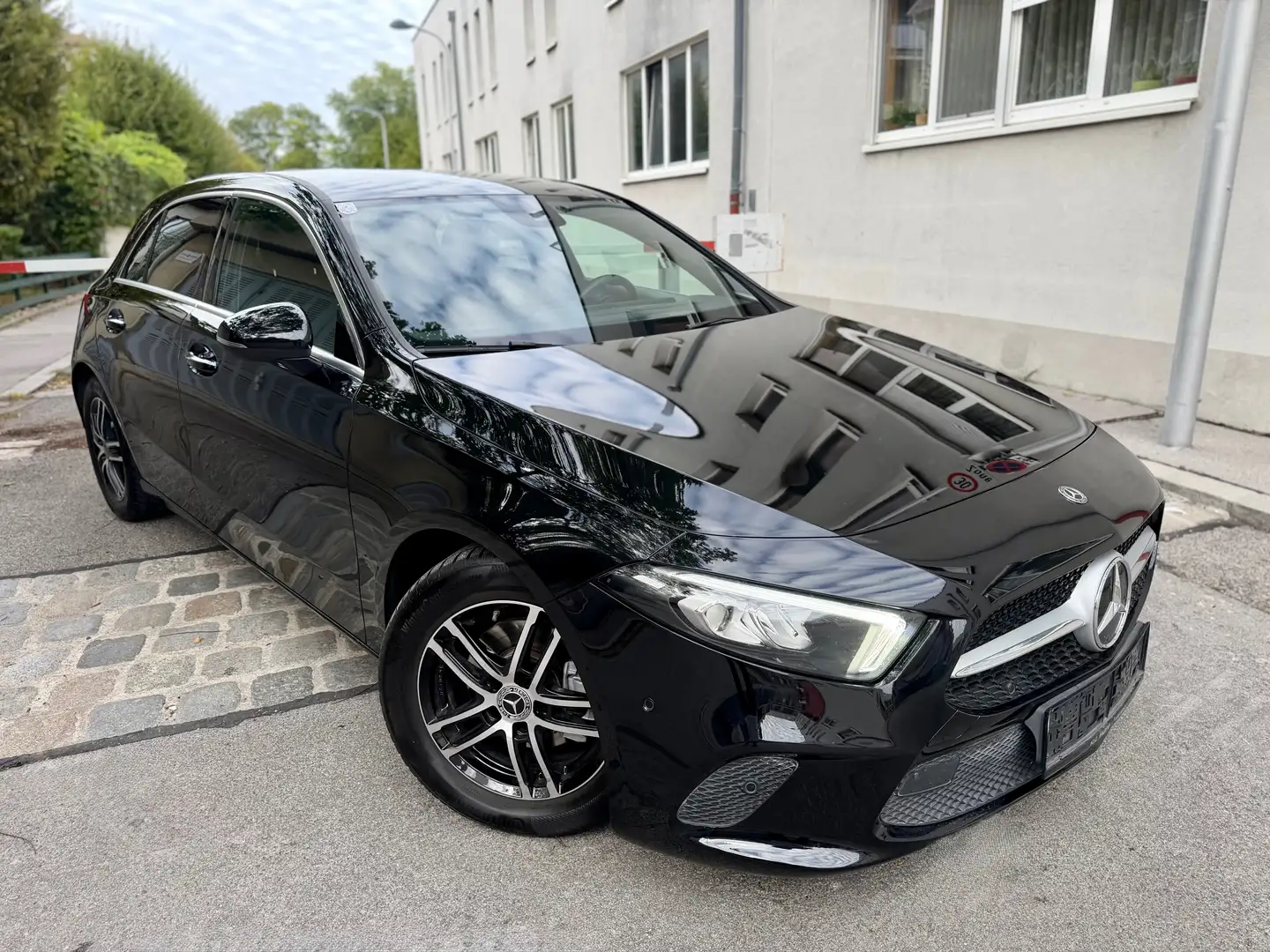 Mercedes-Benz A 180 A 180 d (177.003) Schwarz - 1