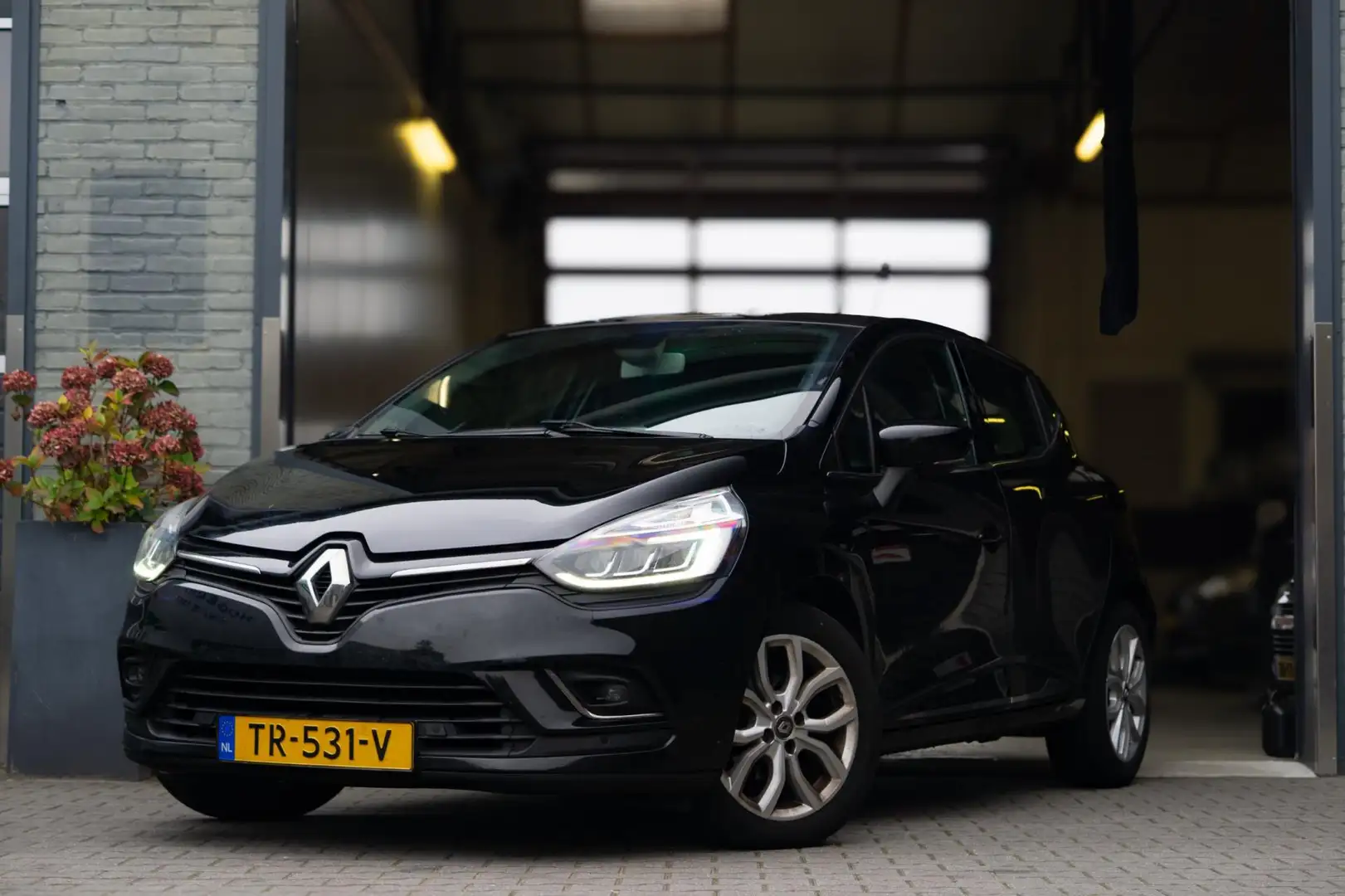 Renault Clio 0.9 TCe Intens|Half leer| Camera| LED | volle auto Zwart - 2