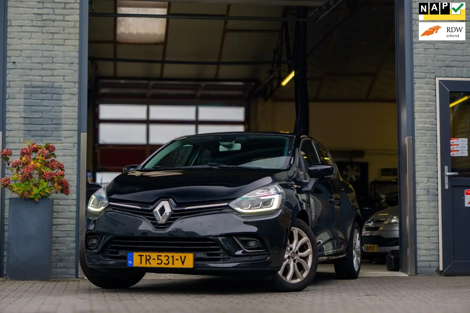 Renault Clio 0.9 TCe Intens|Half leer| Camera| LED | volle auto Zwart - 1