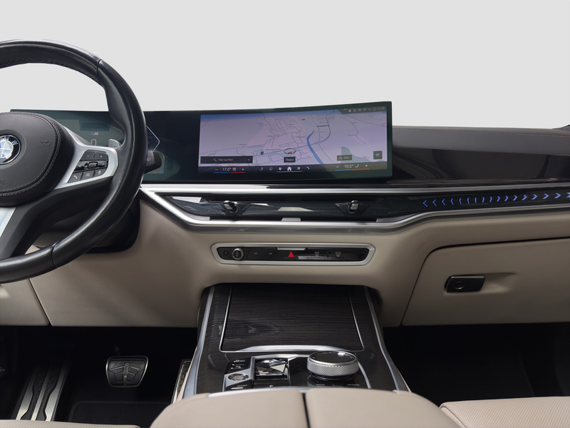 BMW X7 xDrive 40d M-Sport — photo 14