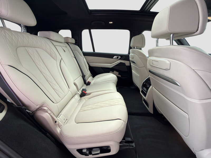 BMW X7 xDrive 40d M-Sport — photo 12