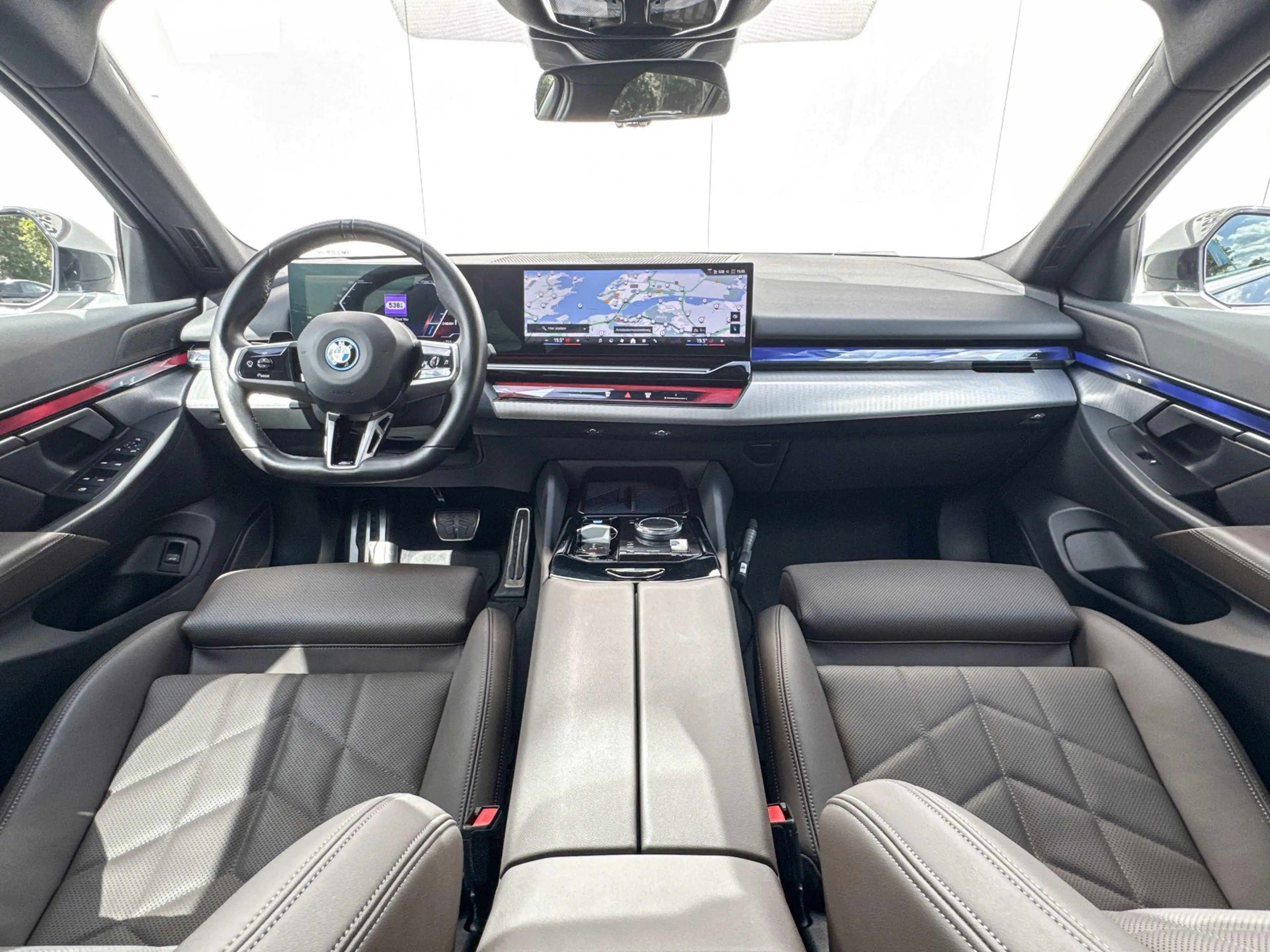 BMW i5 eDrive40 | M Sport | Travel Pack | Trekhaak — photo 12