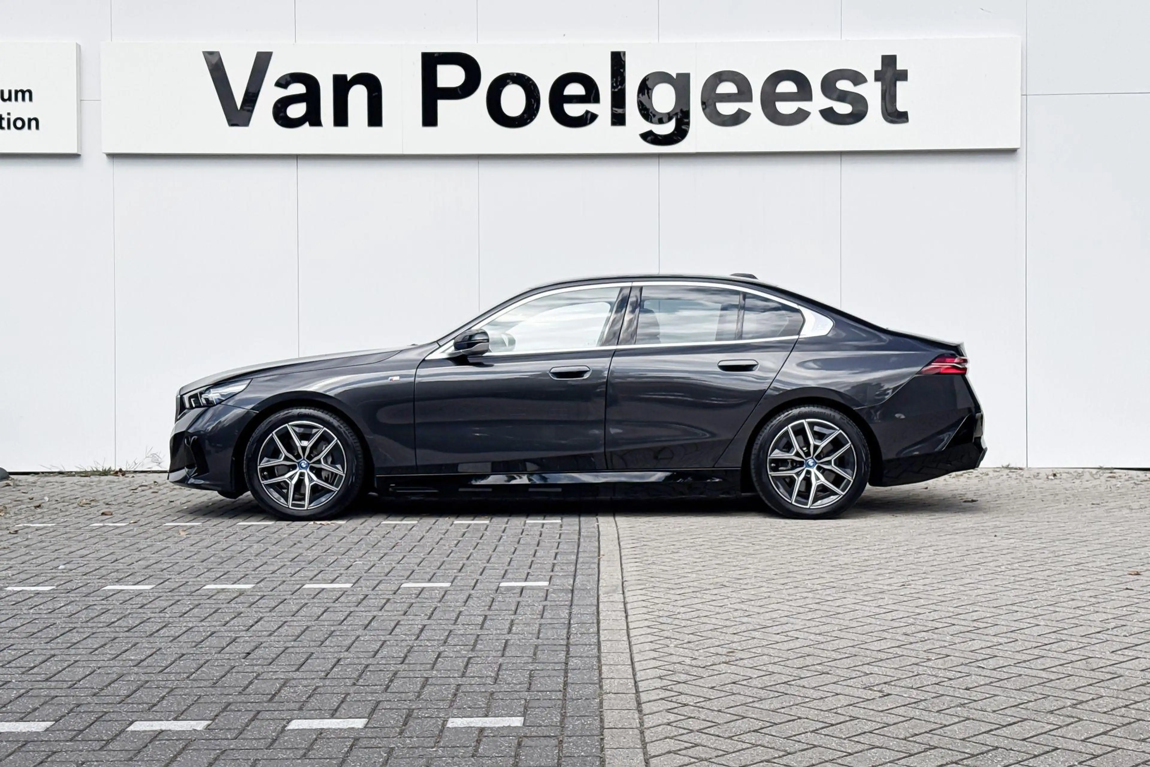 BMW i5 eDrive40 | M Sport | Travel Pack | Trekhaak — photo 2