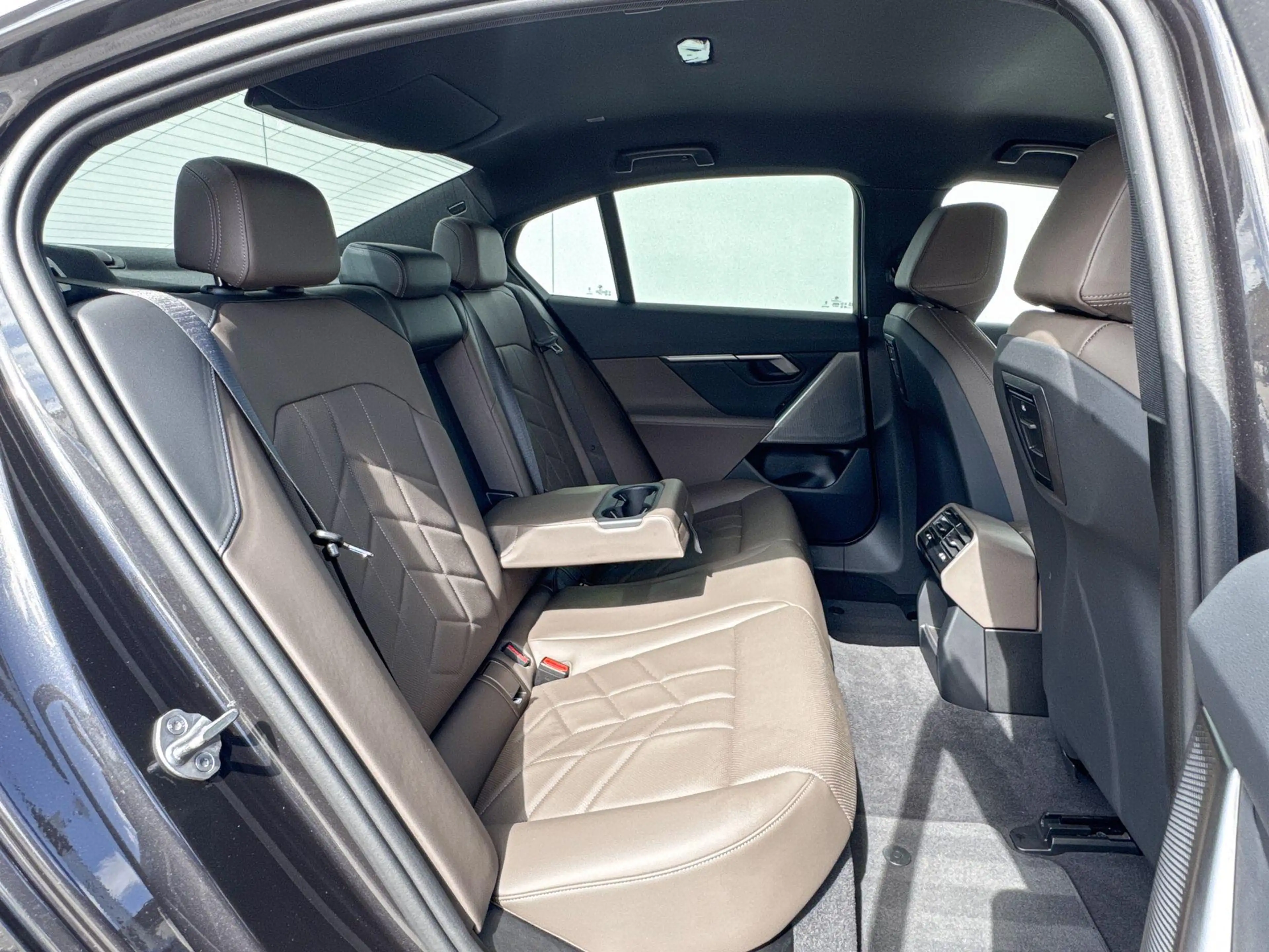 BMW i5 eDrive40 | M Sport | Travel Pack | Trekhaak — photo 8