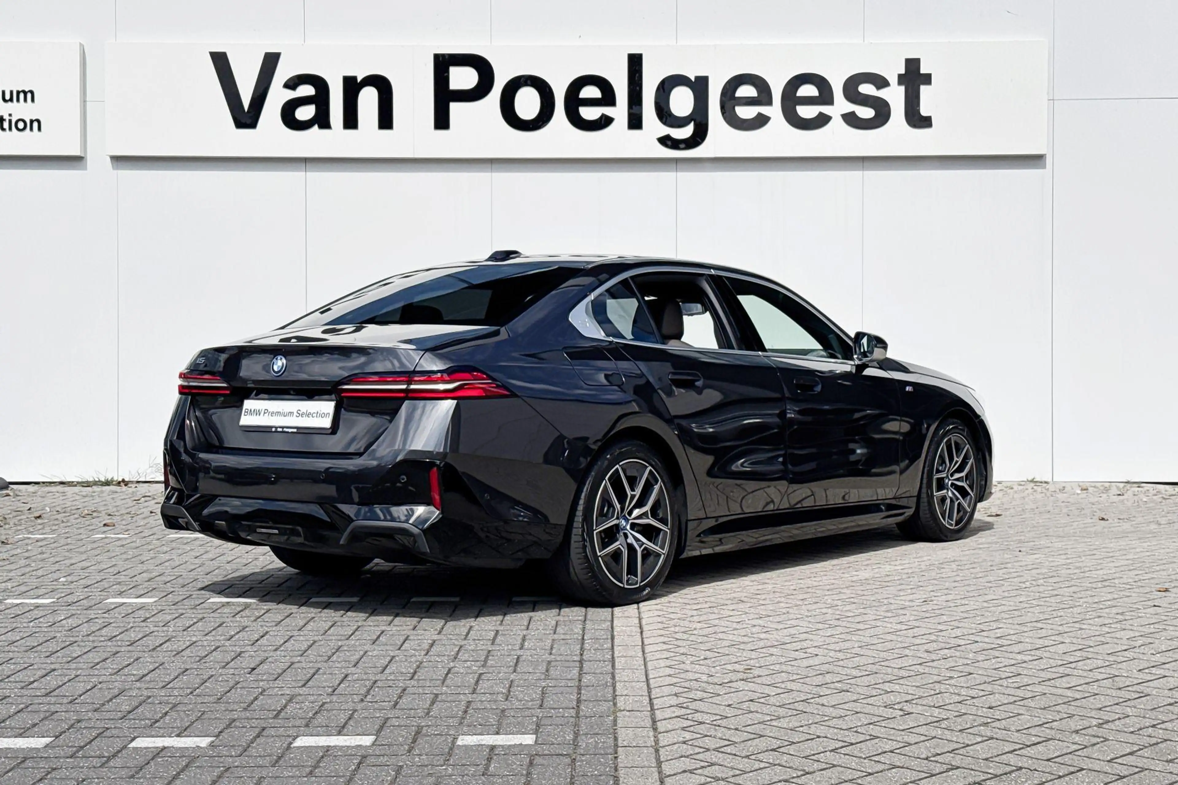 BMW i5 eDrive40 | M Sport | Travel Pack | Trekhaak — photo 4