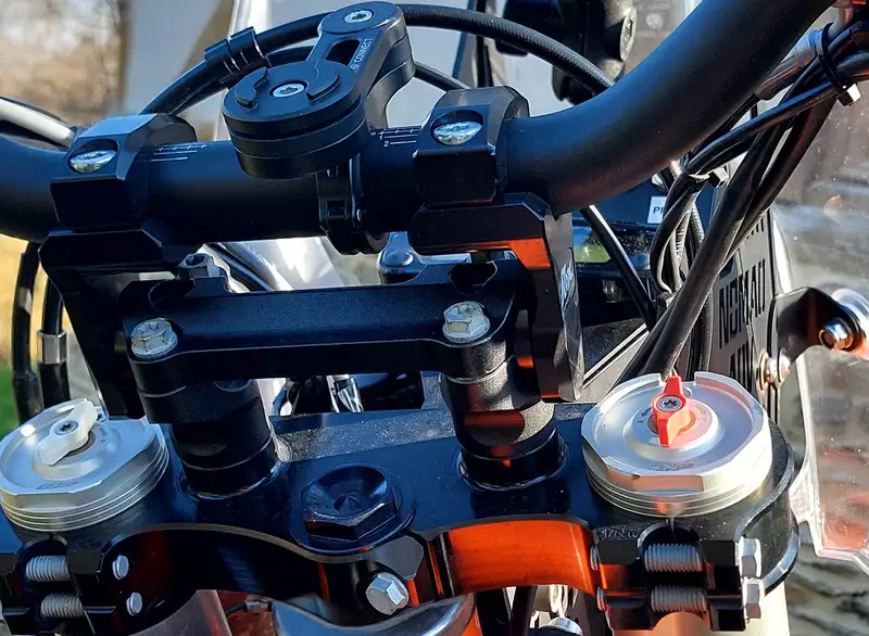 KTM 690 Enduro R - foto 4