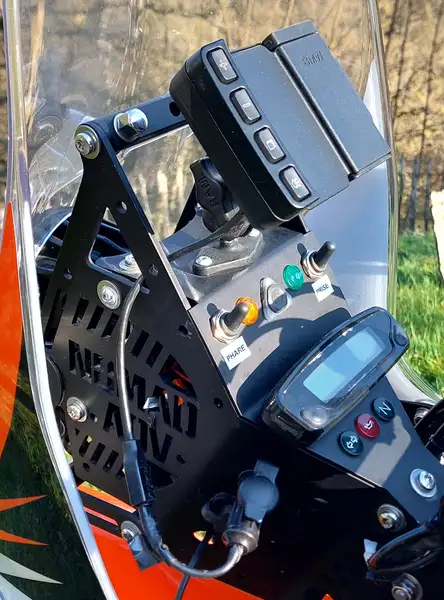 KTM 690 Enduro R - foto 8