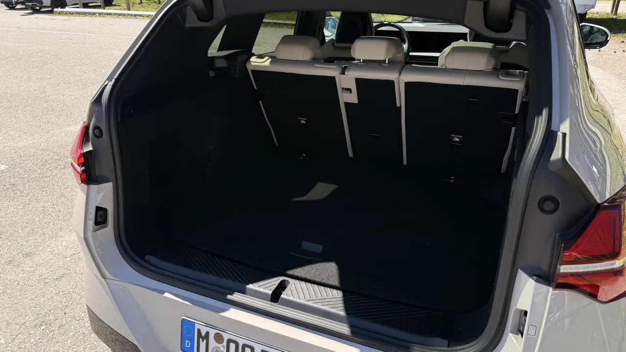 BMW X3 30e xDrive M Sportpaket | AHK | Pano | HK | 20'' L 15