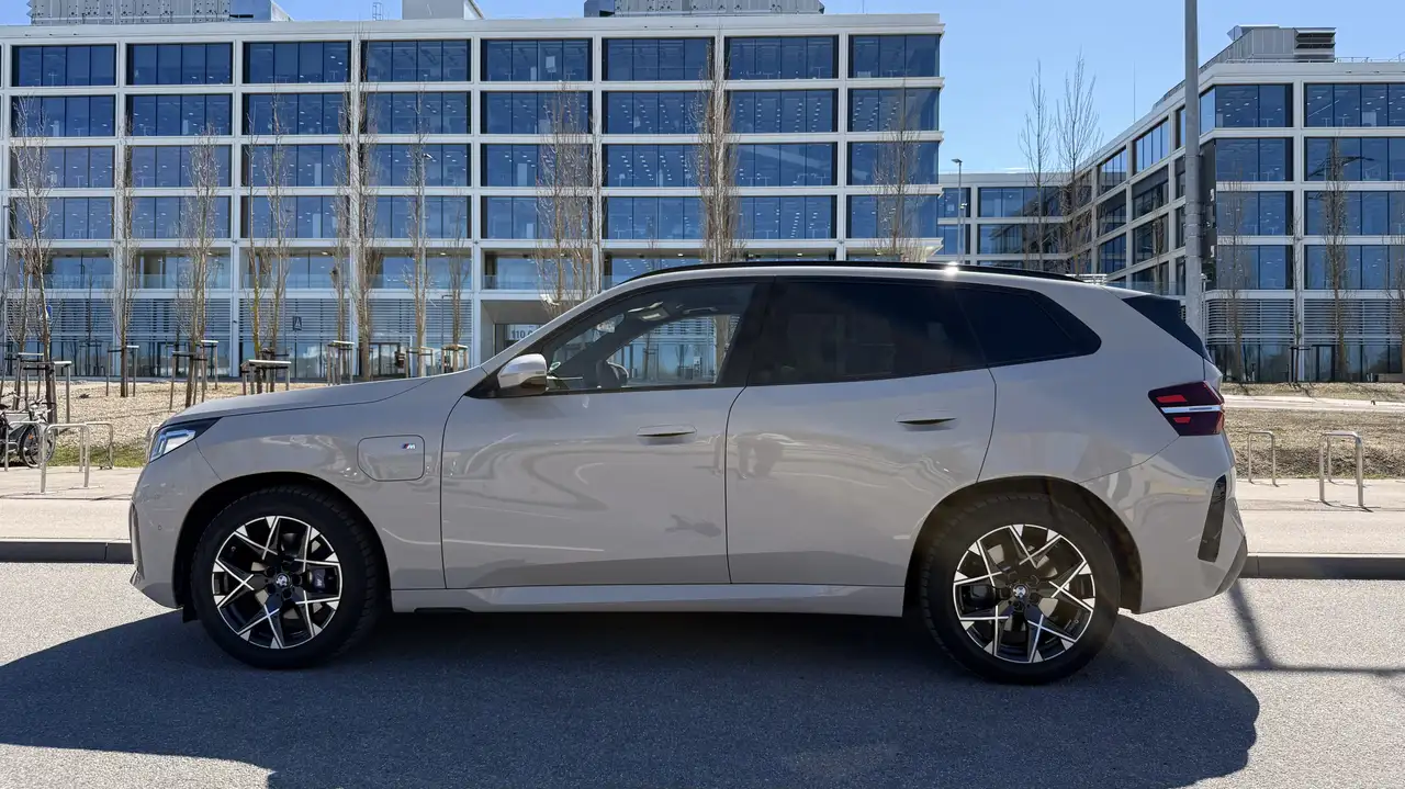 BMW X3 30e xDrive M Sportpaket | AHK | Pano | HK | 20'' L 11