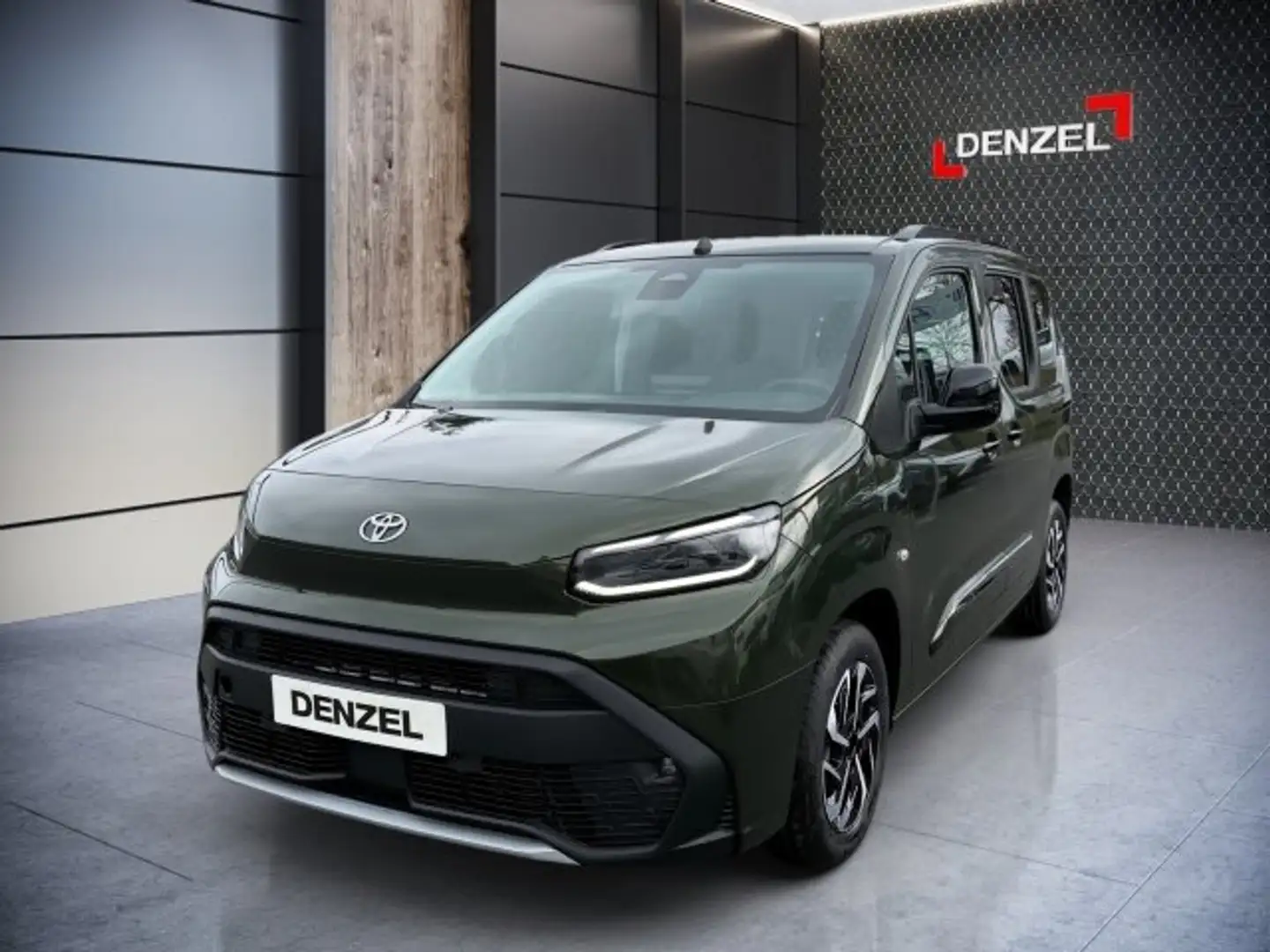 Toyota Proace City Verso 1,5l 130PS Family L1 Grün - 2