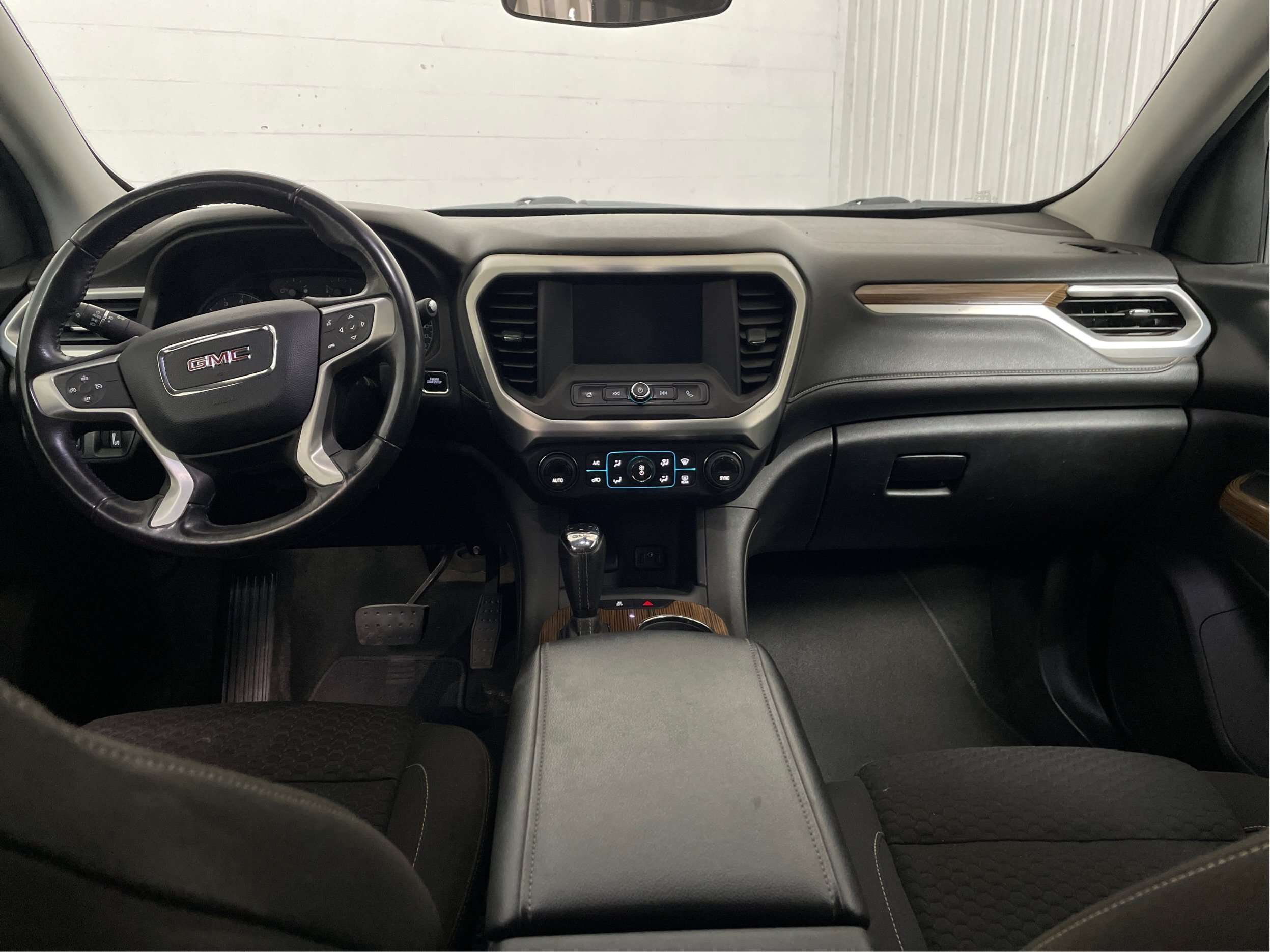 2017 GMC Acadia SLE AWD Mags 7 Places A/C Caméra — снимка 1
