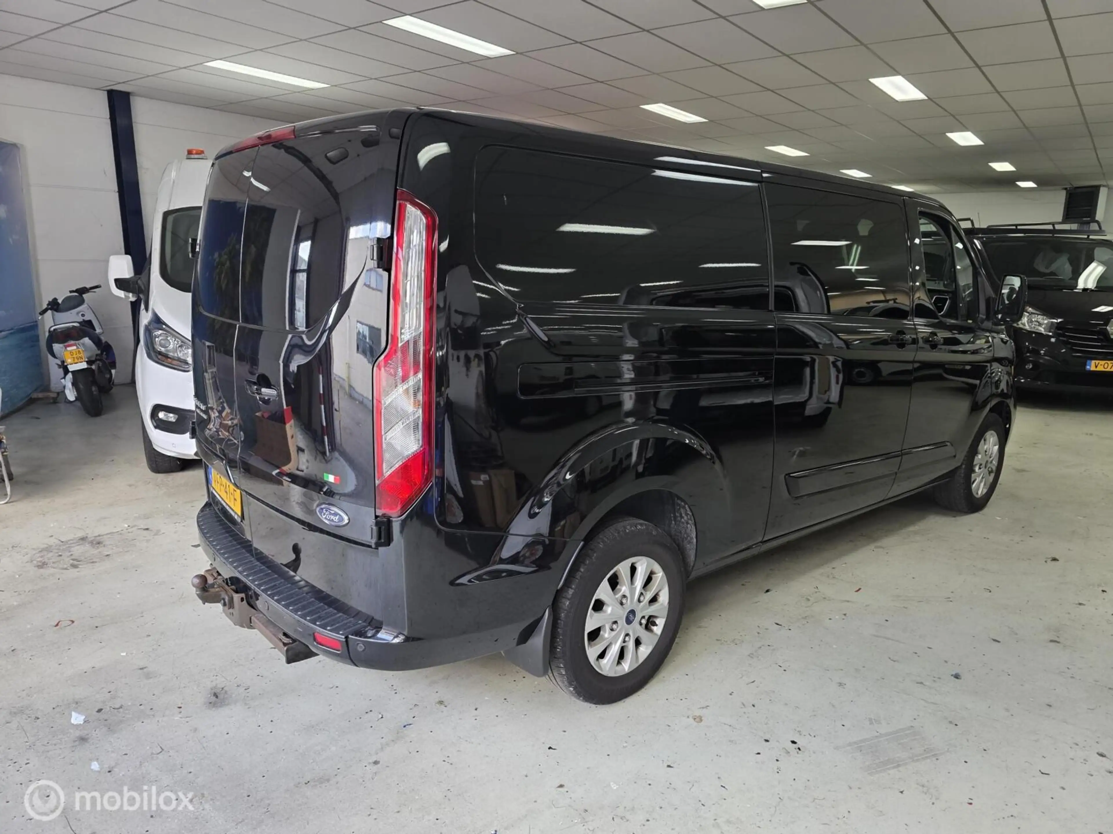 Ford Transit Custom Dubbel Cabine 2.0 TDCI L2H1 Automaat — photo 3