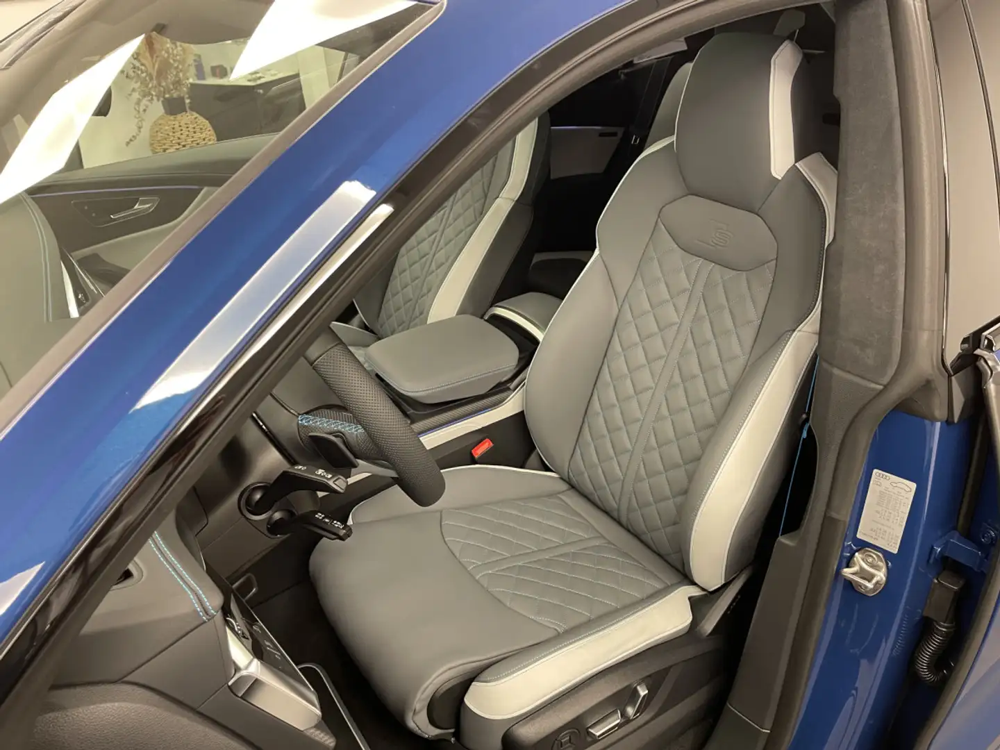 Audi Q8 SUV 55 TFSI quattro 250(340) kW(ch) tiptronic Bleu - 2