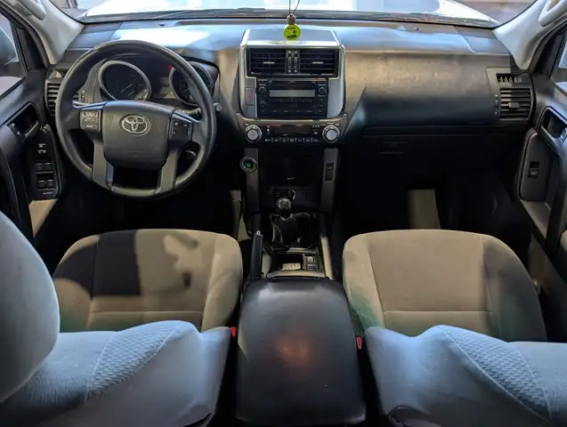 Toyota Land Cruiser view 11