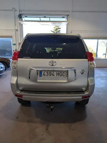 Toyota Land Cruiser view 8