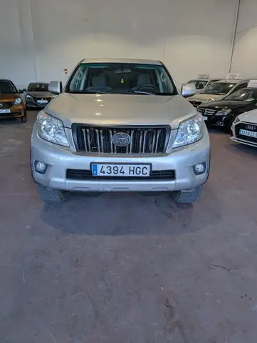 Toyota Land Cruiser view 2