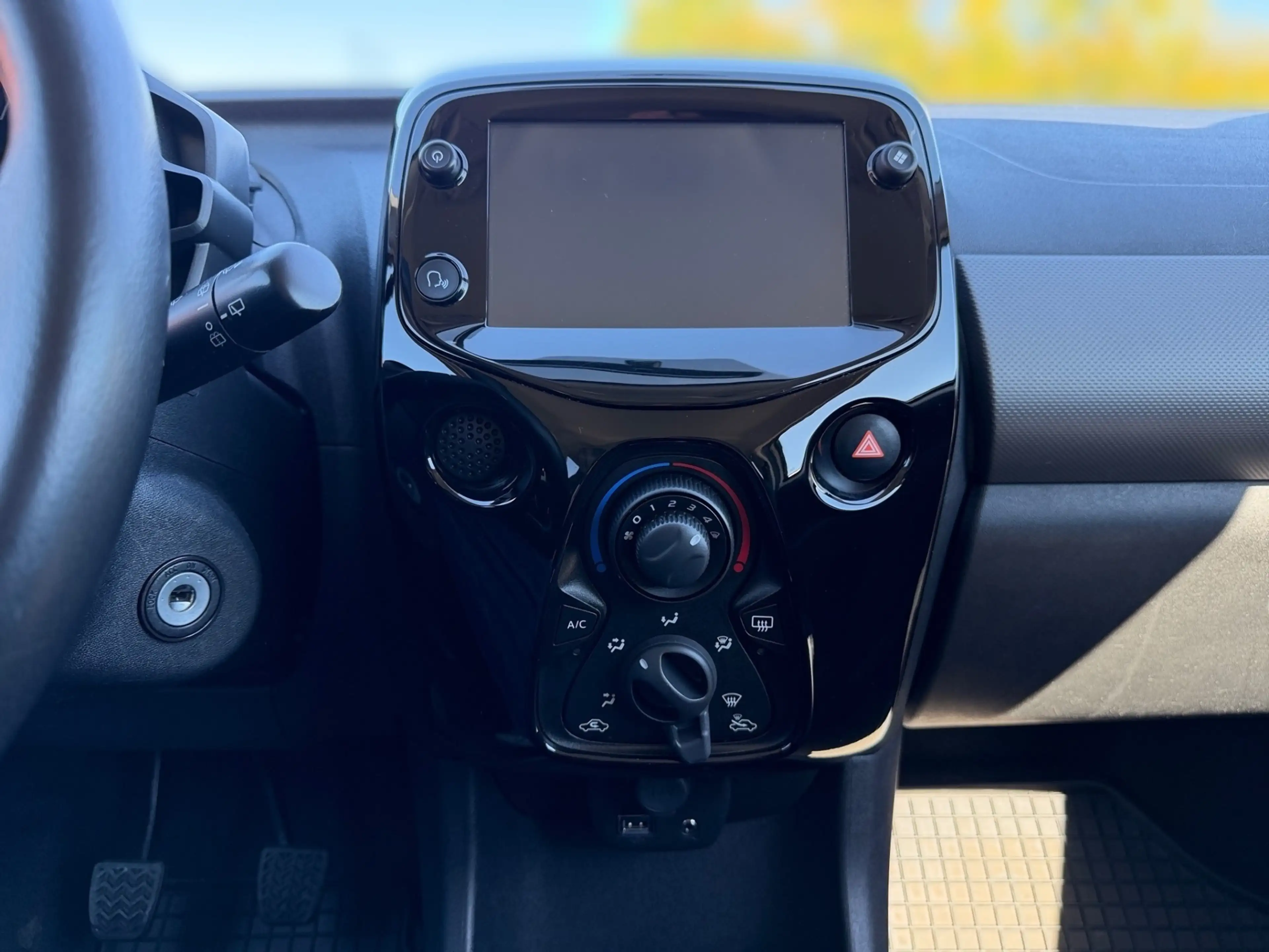 Peugeot 108 1.0 Vti Style — photo 9