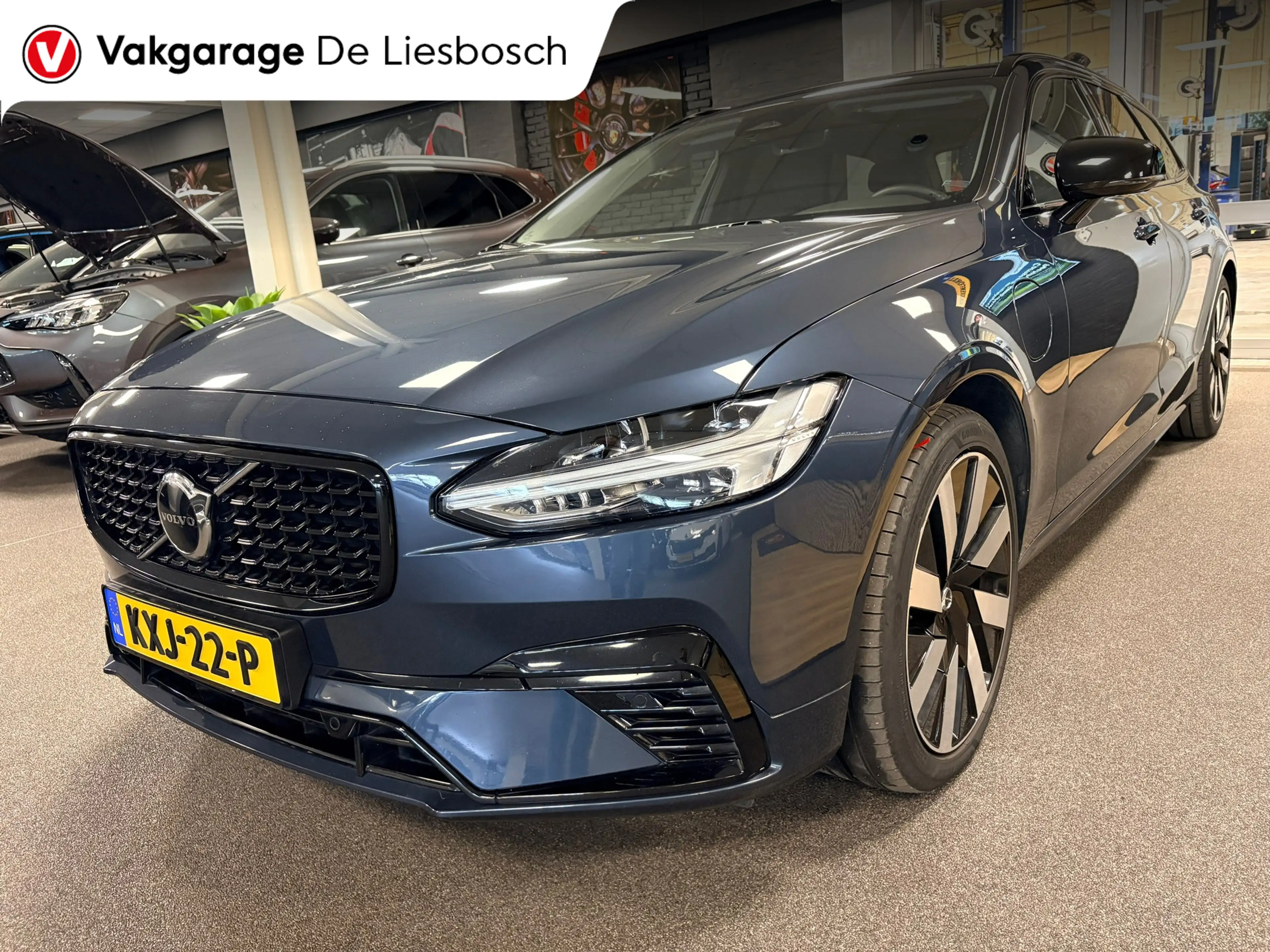 Volvo V90 2.0 T8 Plug-in hybrid AWD Ultimate Dark / Panorama — photo 8