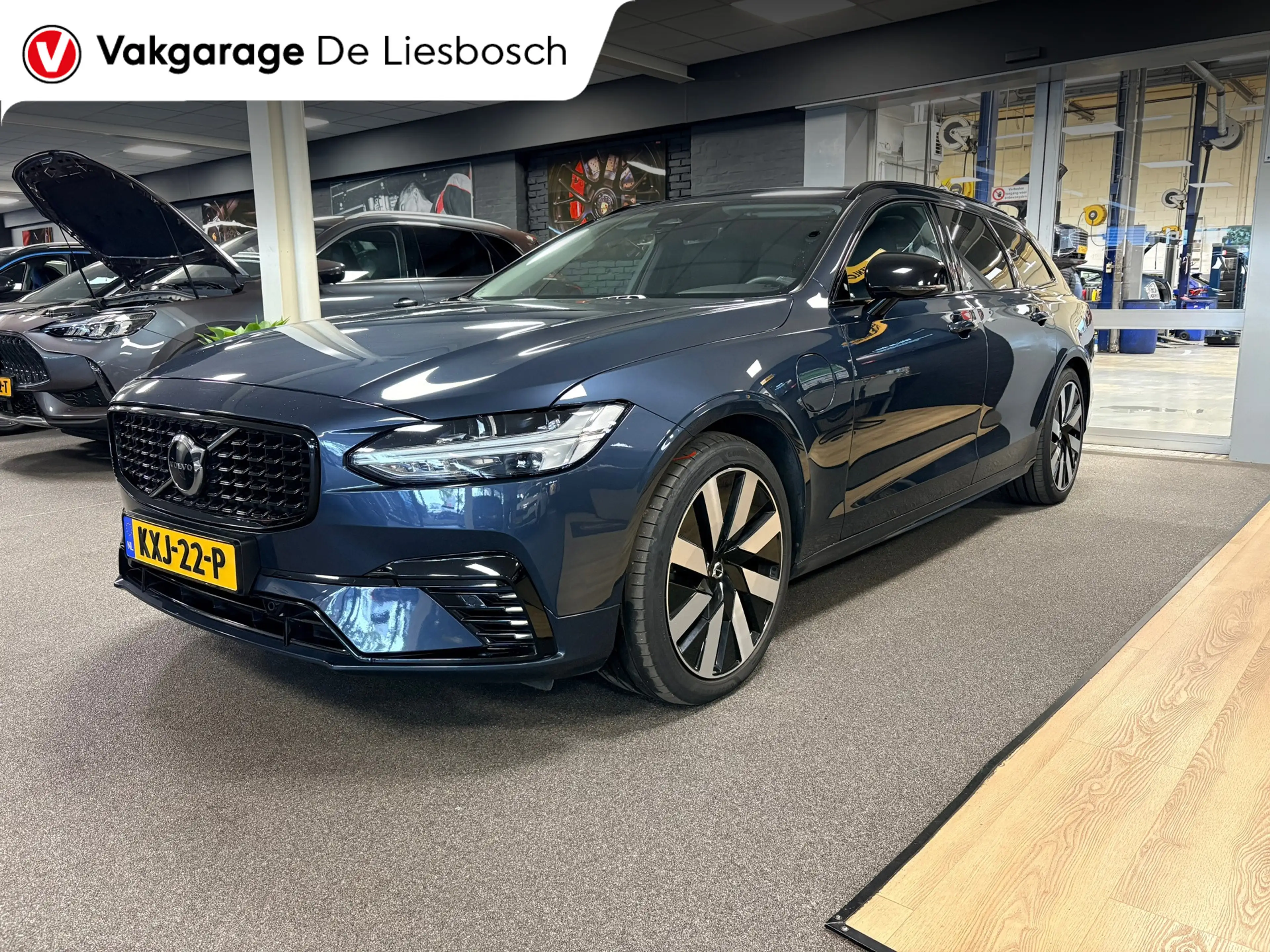 Volvo V90 2.0 T8 Plug-in hybrid AWD Ultimate Dark / Panorama — photo 2