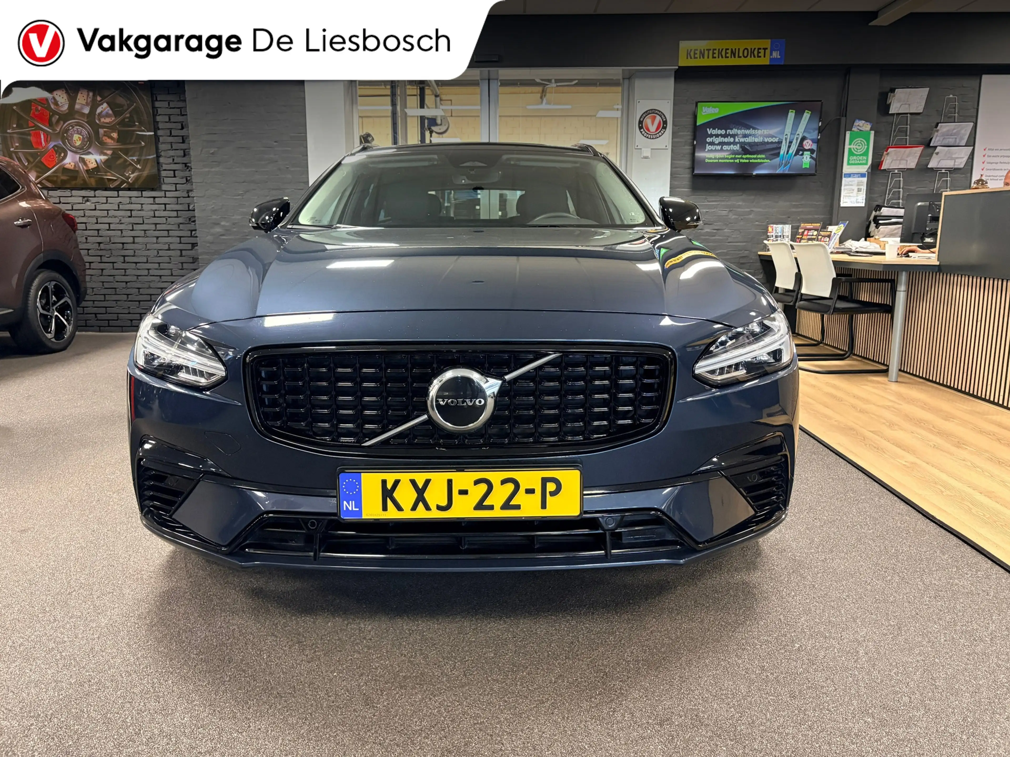 Volvo V90 2.0 T8 Plug-in hybrid AWD Ultimate Dark / Panorama — photo 7