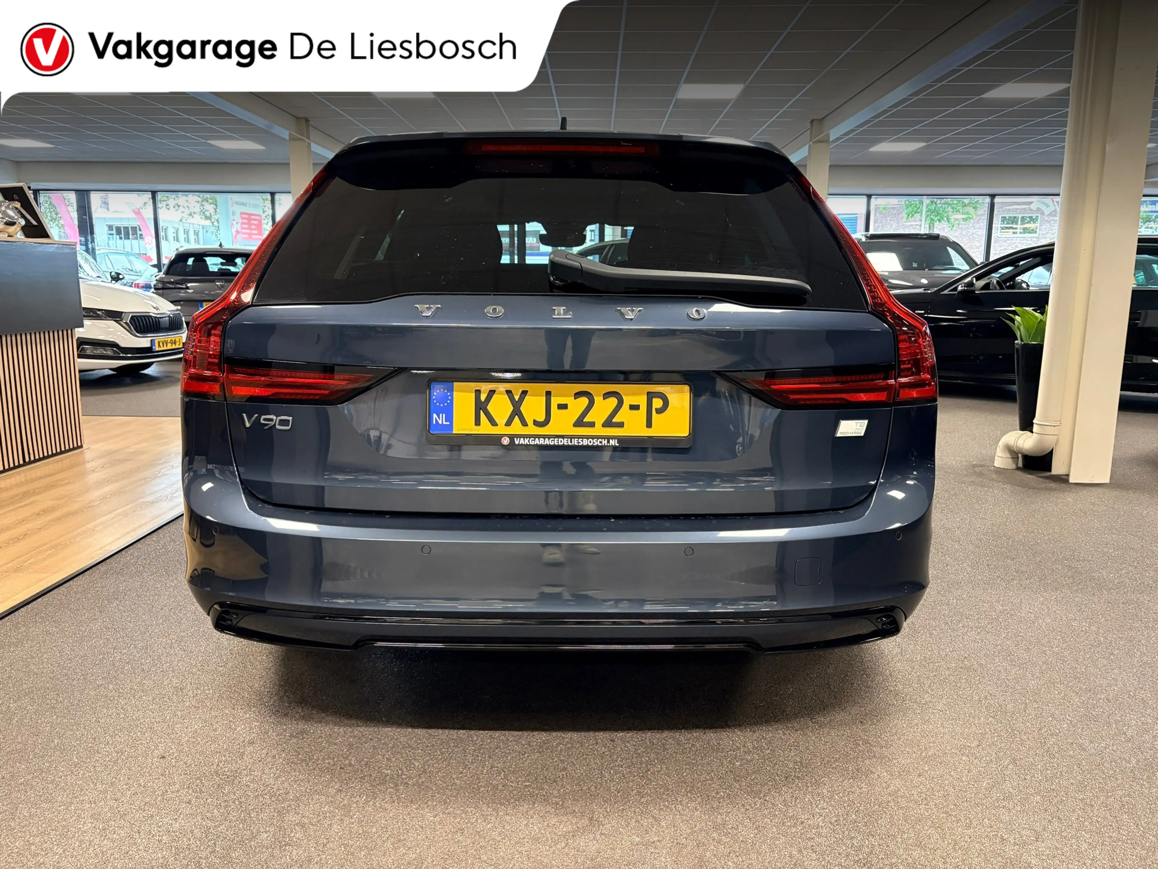 Volvo V90 2.0 T8 Plug-in hybrid AWD Ultimate Dark / Panorama — photo 10