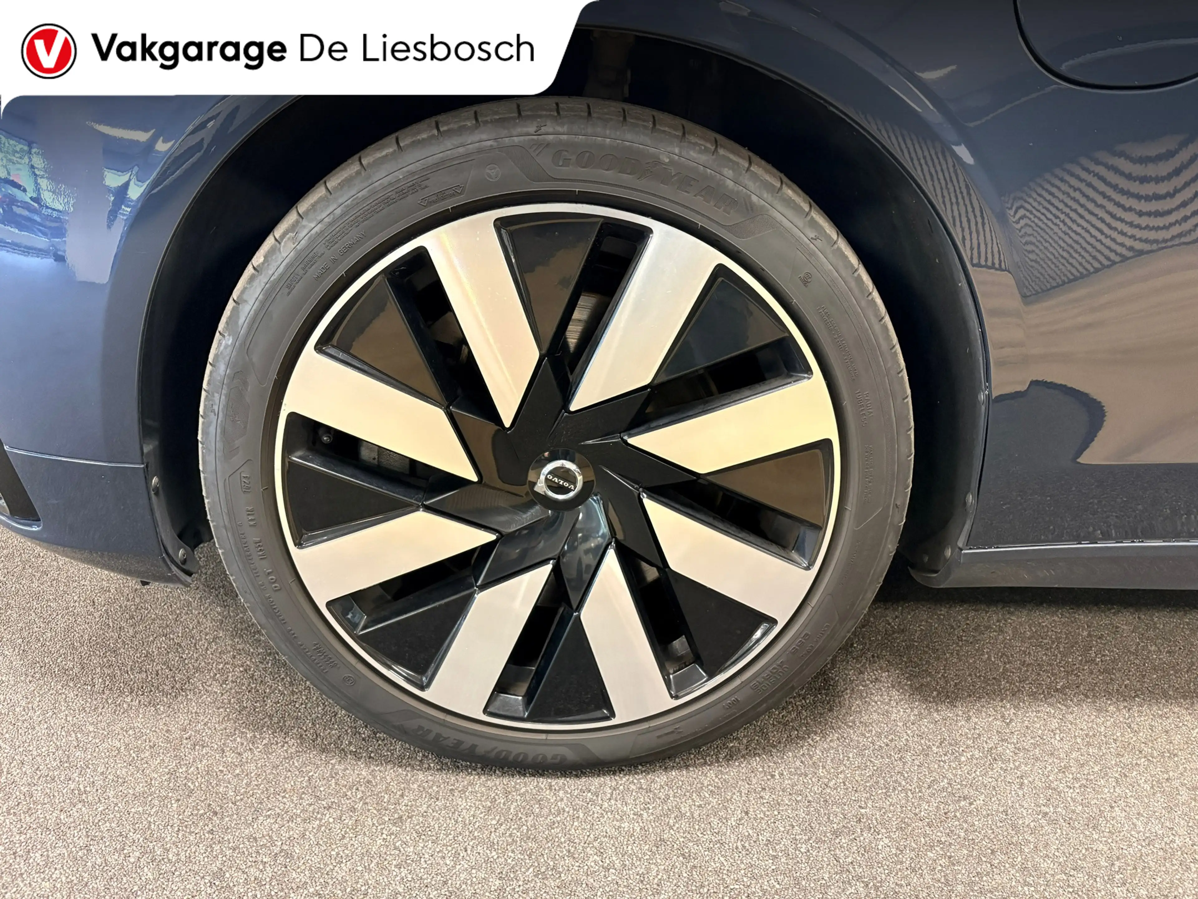 Volvo V90 2.0 T8 Plug-in hybrid AWD Ultimate Dark / Panorama — photo 9