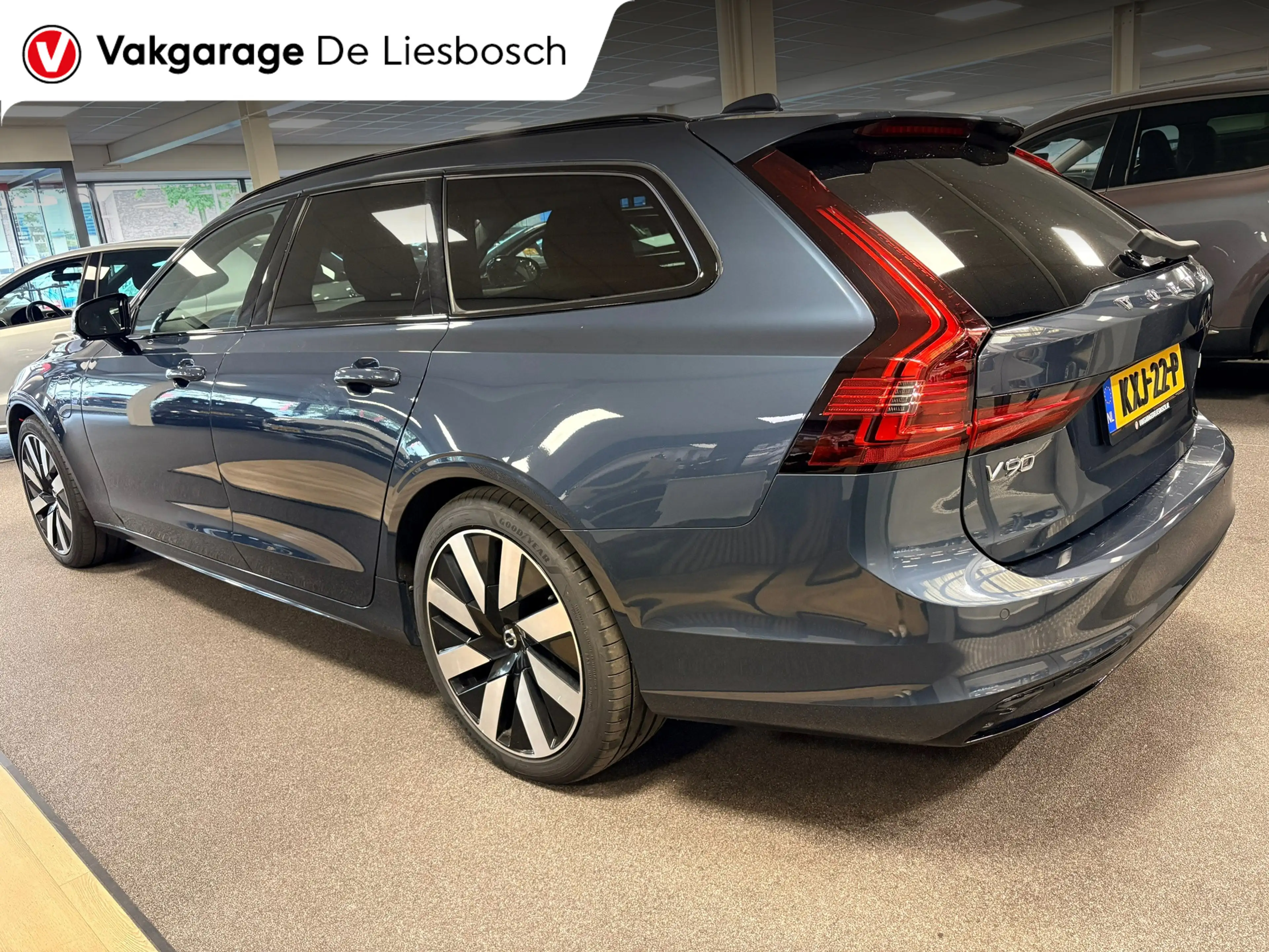 Volvo V90 2.0 T8 Plug-in hybrid AWD Ultimate Dark / Panorama — photo 4