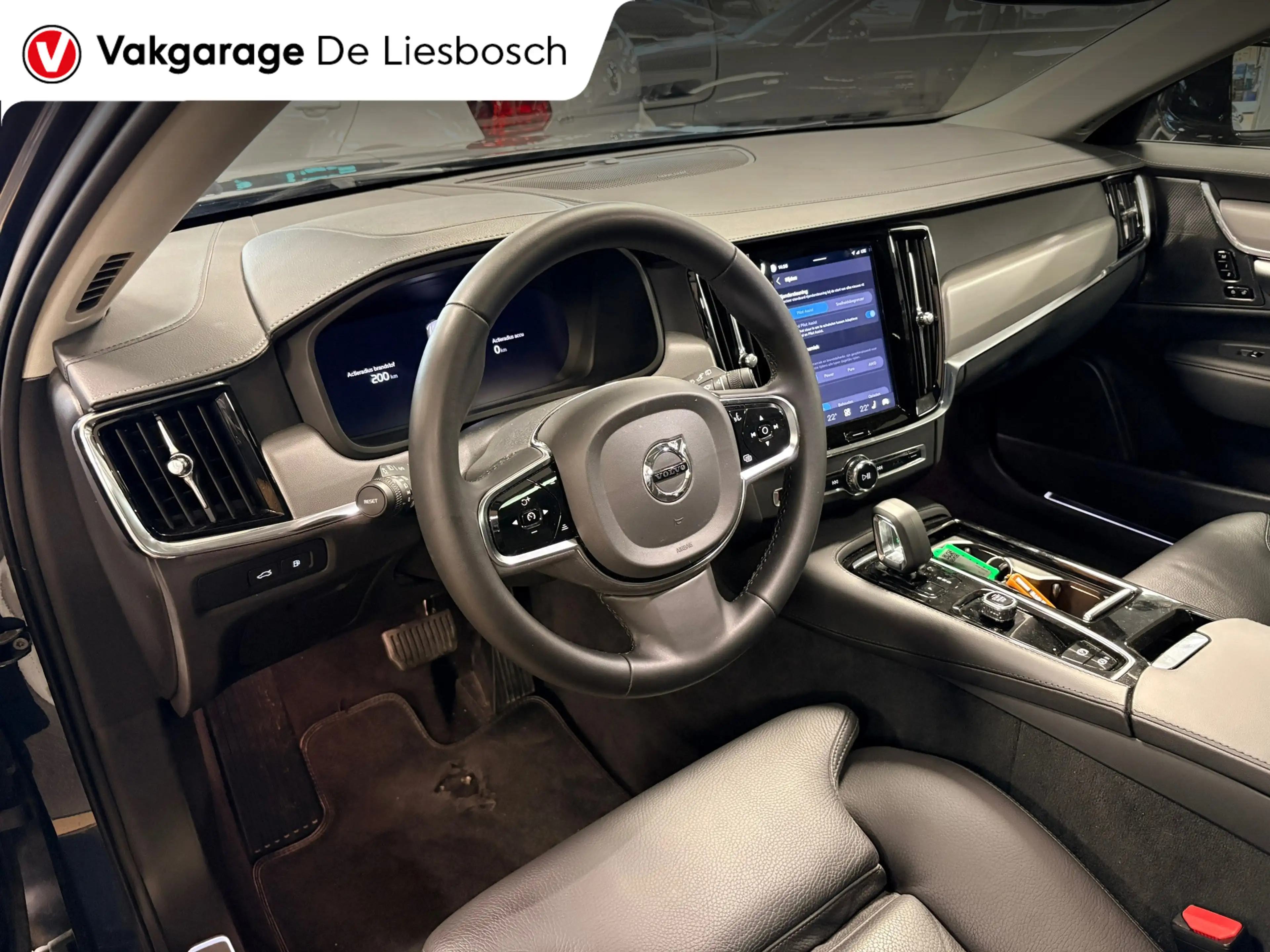 Volvo V90 2.0 T8 Plug-in hybrid AWD Ultimate Dark / Panorama — photo 15