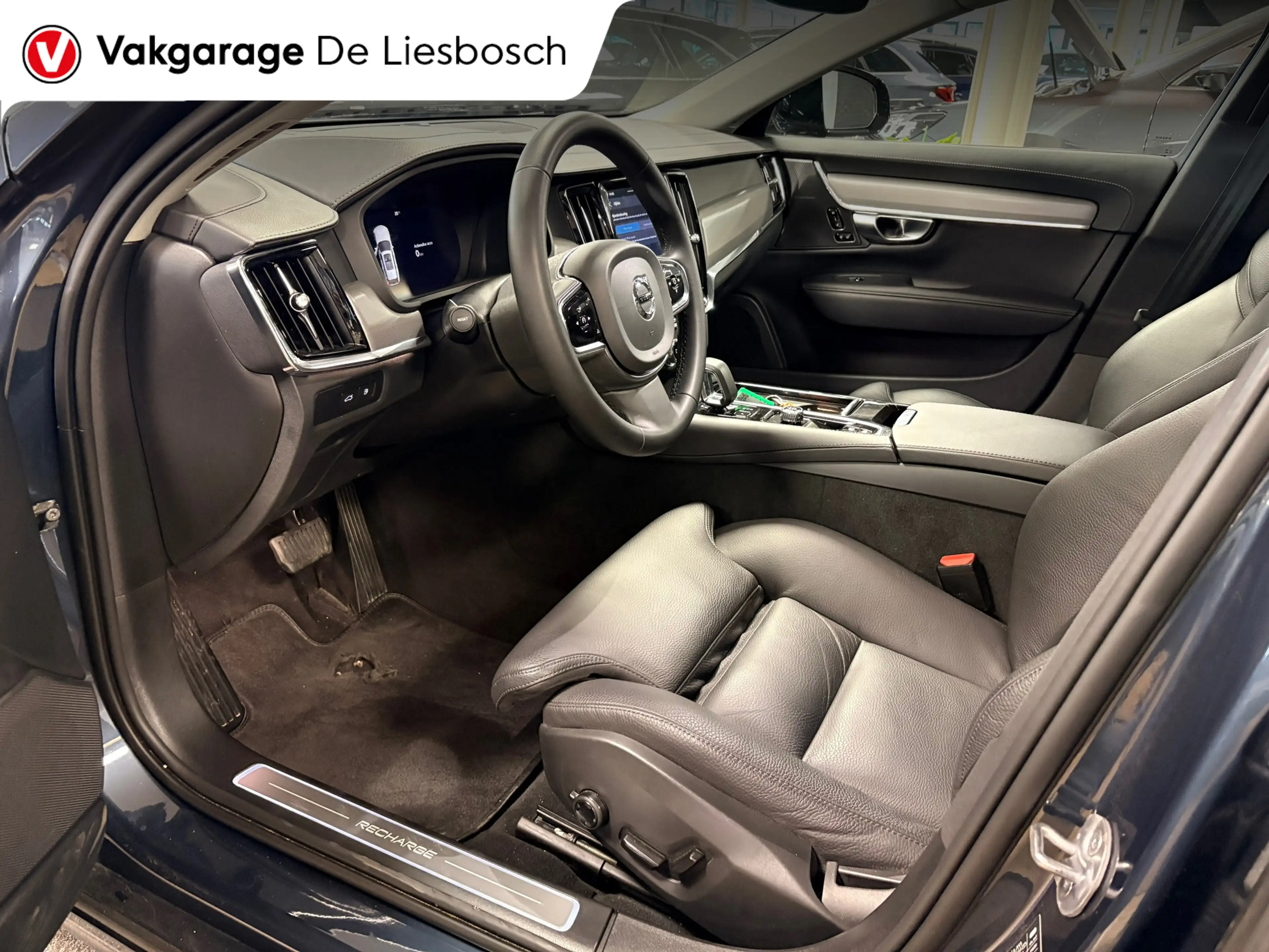 Volvo V90 2.0 T8 Plug-in hybrid AWD Ultimate Dark / Panorama — photo 12