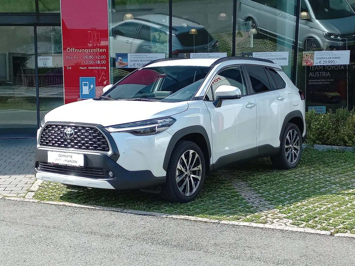 Toyota Corolla Cross 2,0 Hybrid Active Drive AWD Blanco - 1